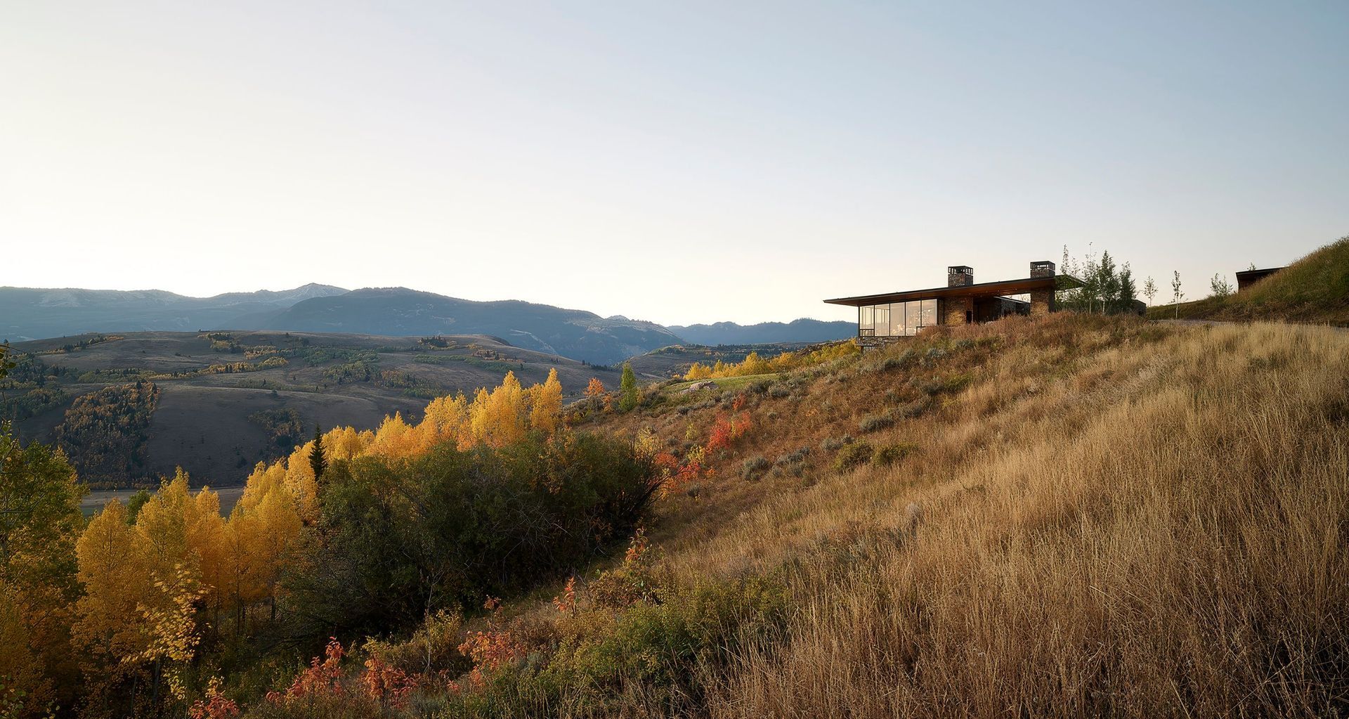 With panoramic views of the Teton Range to the north and Sheep Mountain to the east, Skyview has a dramatic sense of elevation and openness that evokes the feeling of floating in the sky. Photographer: Matthew Millman