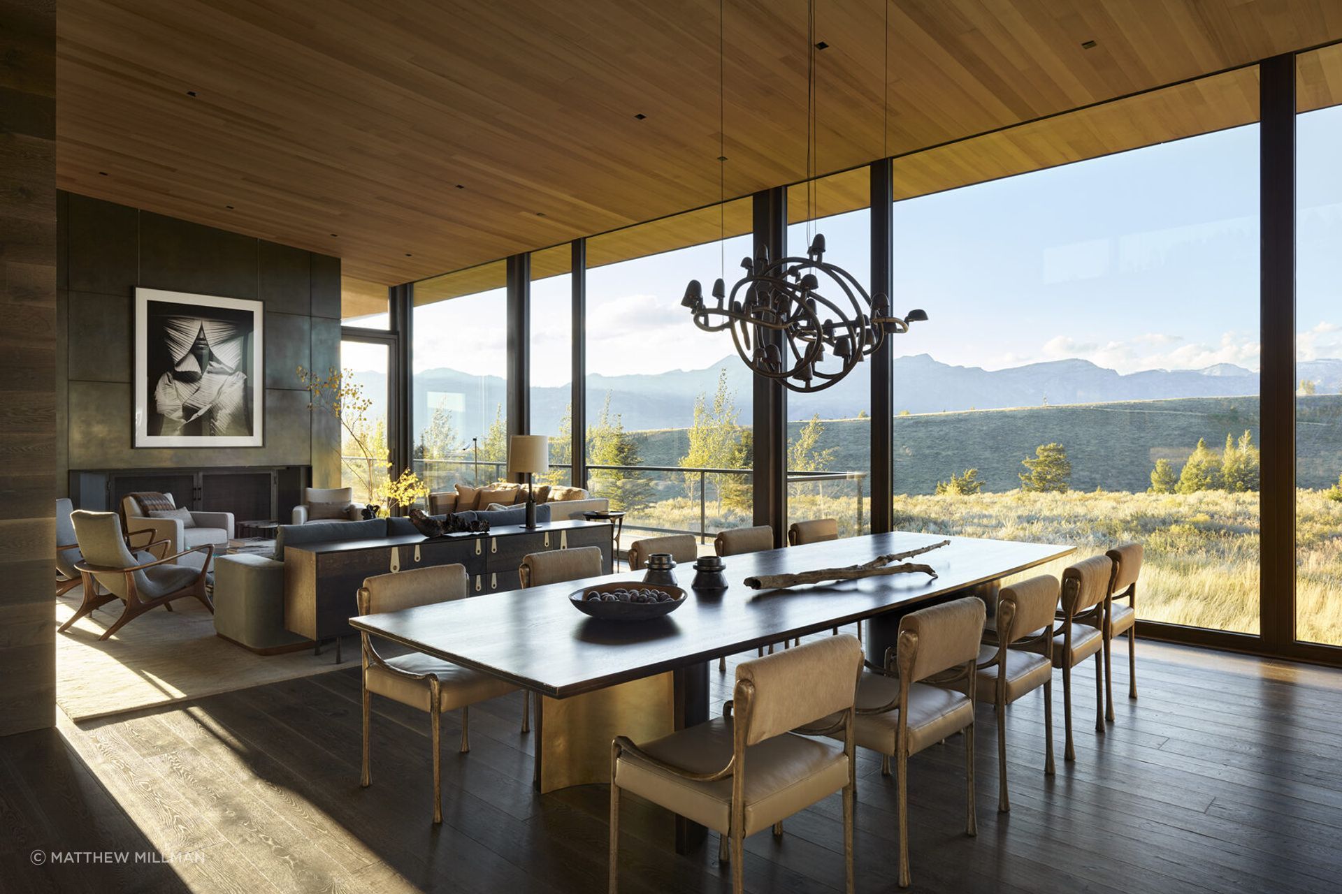 This Jackson, Wyoming, project is situated along a windswept ridgeline with expansive views of the surrounding mountain ranges, the home’s placement embraces its dramatic site. The property offers a rare combination of sweeping panoramas and more introspective moments in the landscape, a balance of vantage and refuge which the design similarly embodies.