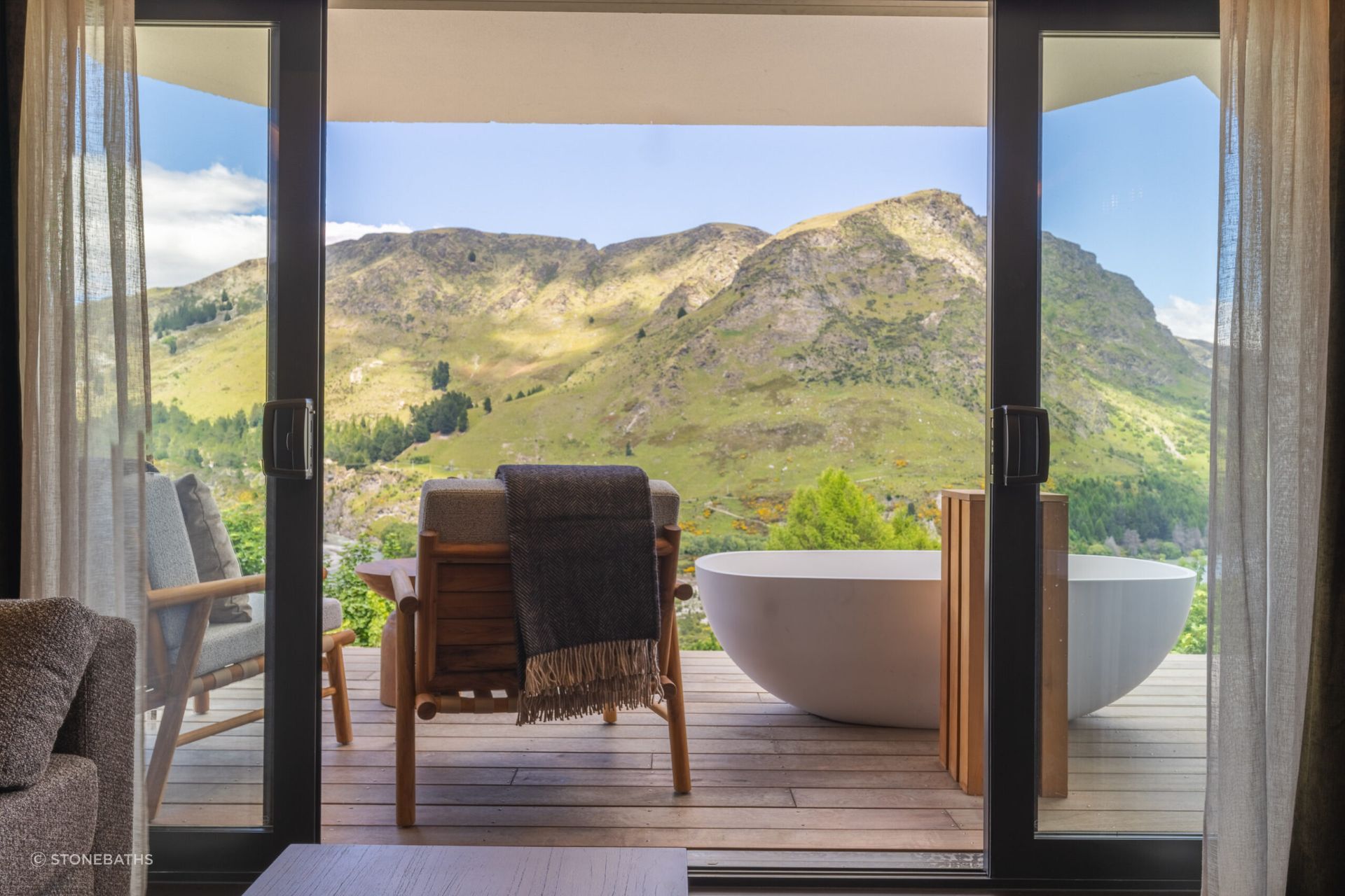 The Coronet Ridge Resort refurbishment features the Hugi B008 baths in matte white.
