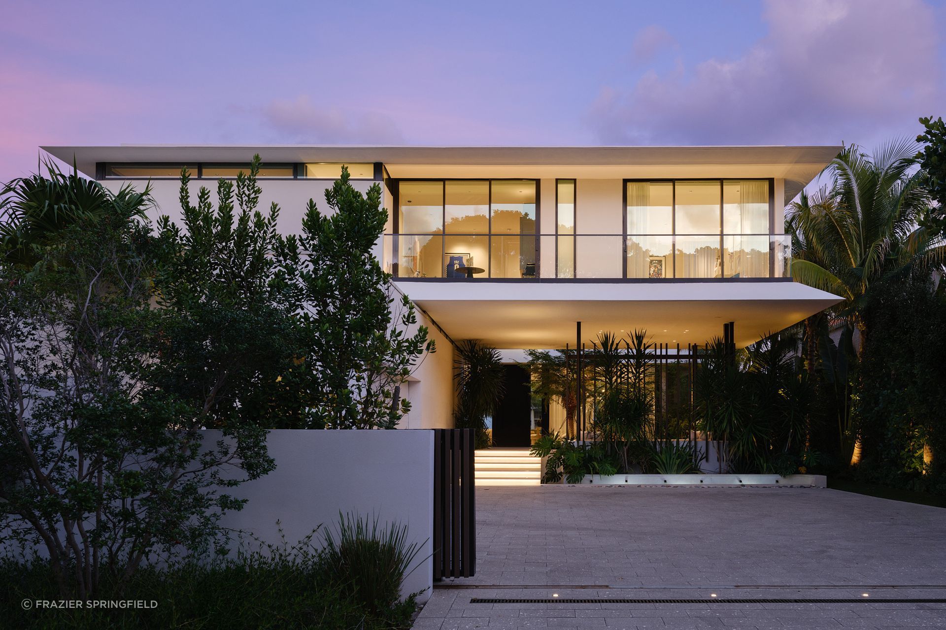 For Pine Tree Residence, rather than orienting
every space outward to the water, the design
balances expansive views with a quiet interior landscape that anchors daily life. This approach creates a layered living experience where architecture, nature, and family life converge around a shared central garden.