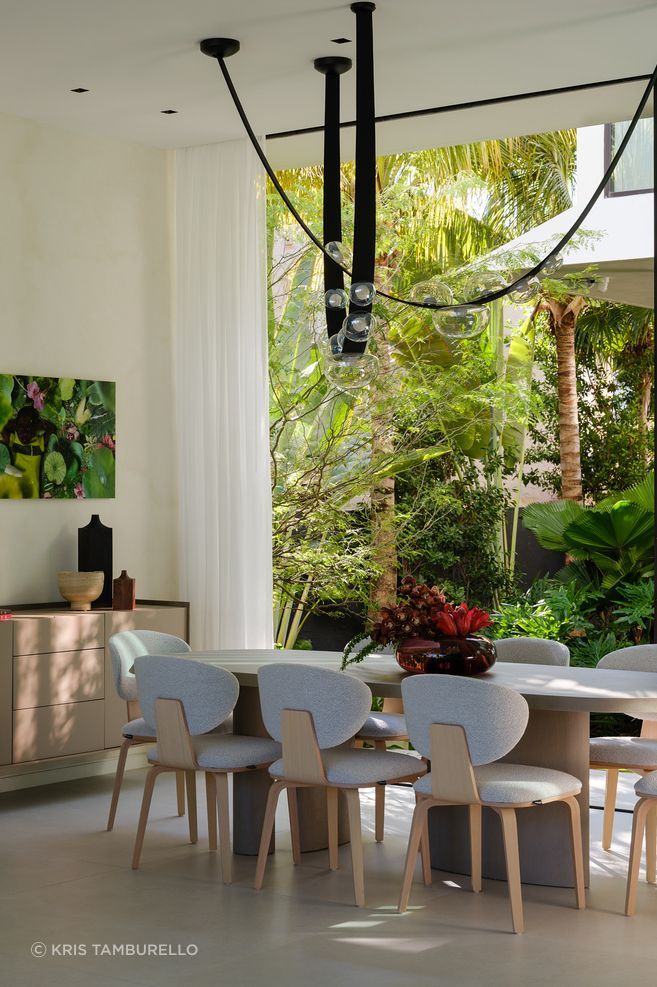 The result of Parkway's design reconnects the family with the outdoor surrounding gardens while meeting the programmatic demands of the modern family.