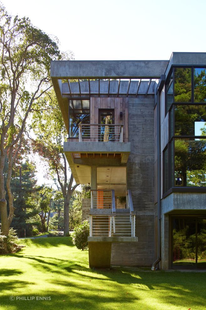 This Narofsky Architect's project emerges from the landscape as a series of interconnected volumes, each limited to a single room in depth to allow for abundant natural light from multiple exposures.
