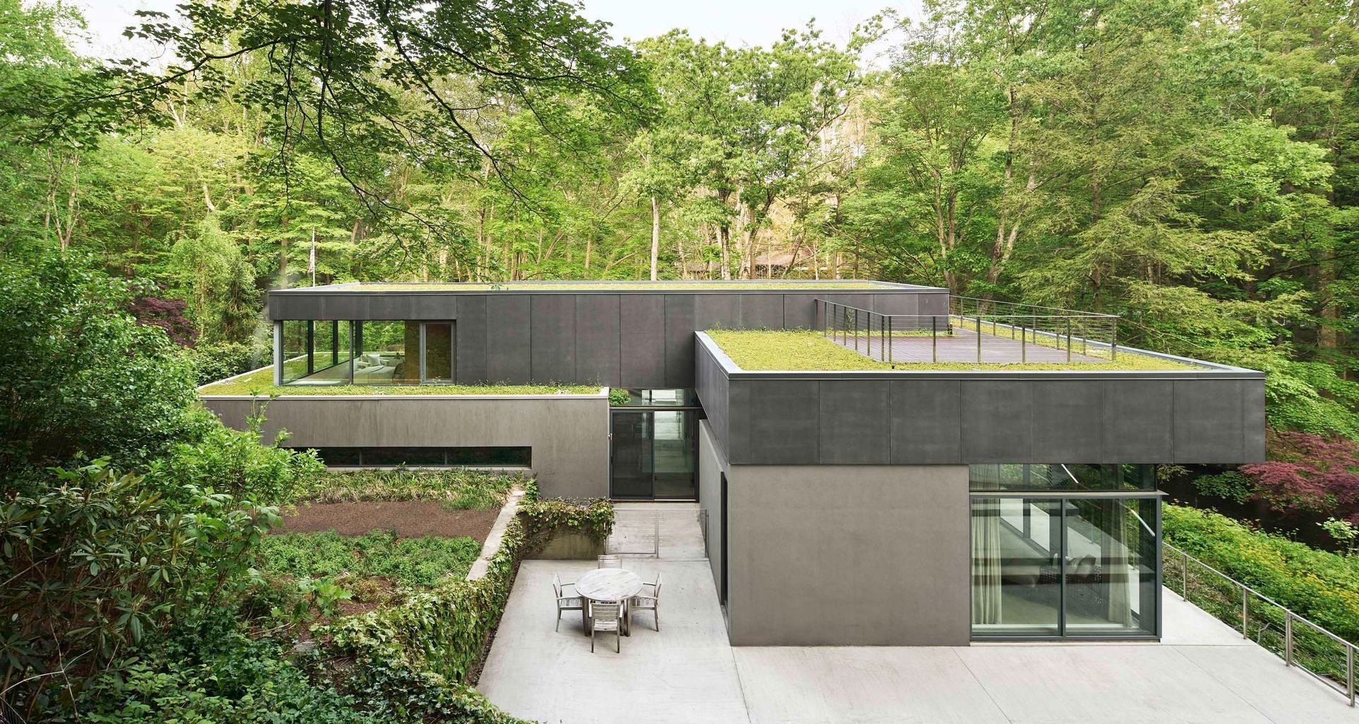 Weston Residence by Specht Novak is embedded into its wooded site, using green roofs, restrained materials and clear architectural lines to create a home that feels ordered, quiet and deeply connected to landscape.
Photo credit: Taggart Sorensen, Jasper Lazor