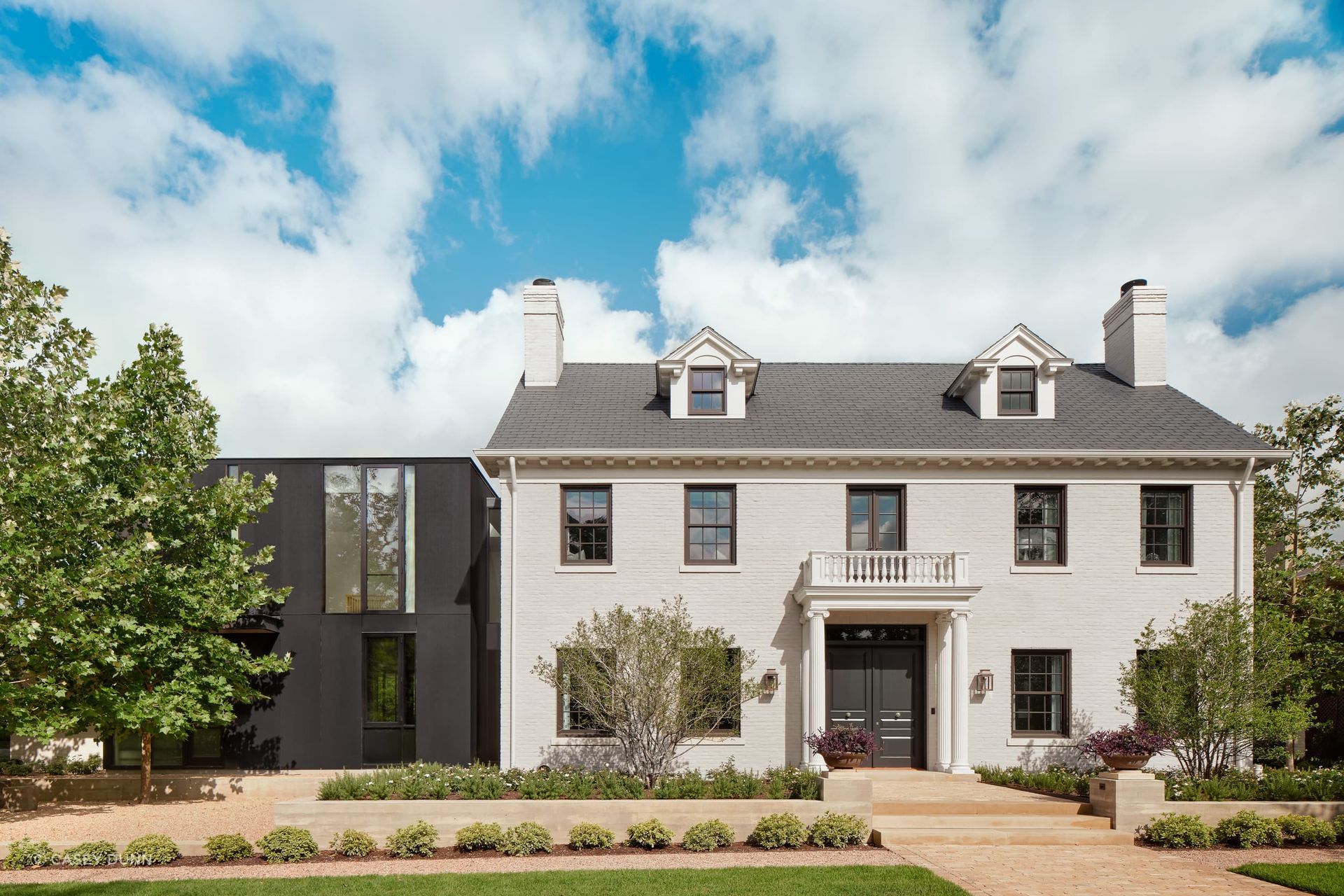 The West Lynn's Residence's design approach was straightforward: identify, preserve, and enhance the original structure while introducing a complementary but contrasting modern language to serve the client’s programmatic requirements. The original Georgian-Revival home, recognizable in plan for its symmetry and thickened walls, is accompanied by an organic, open-plan addition that shifts the focus to the outdoors, with glass walls, deep overhangs, and indeterminate thresholds.