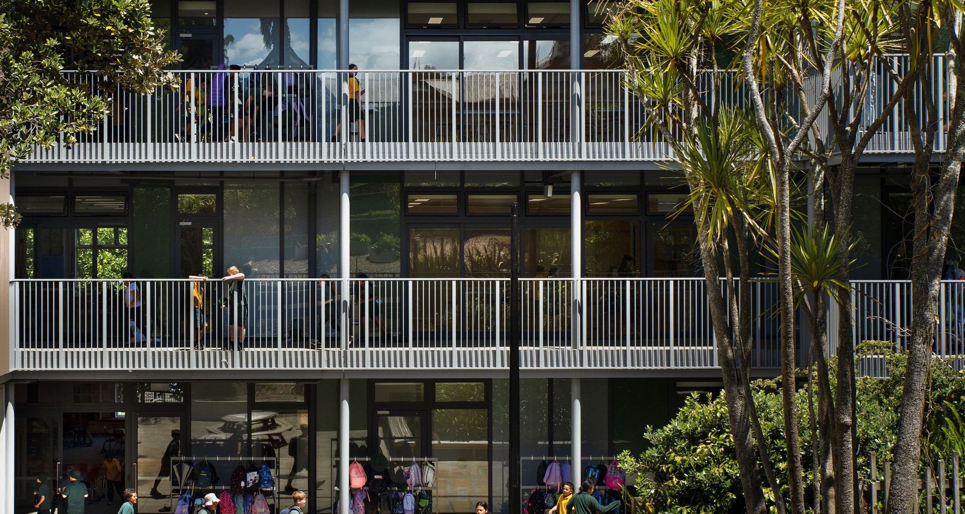 UNEX Hampton-style balustrade at Onehunga Primary School, designed by Jasmax – combining classic aesthetics with top-tier safety and durability