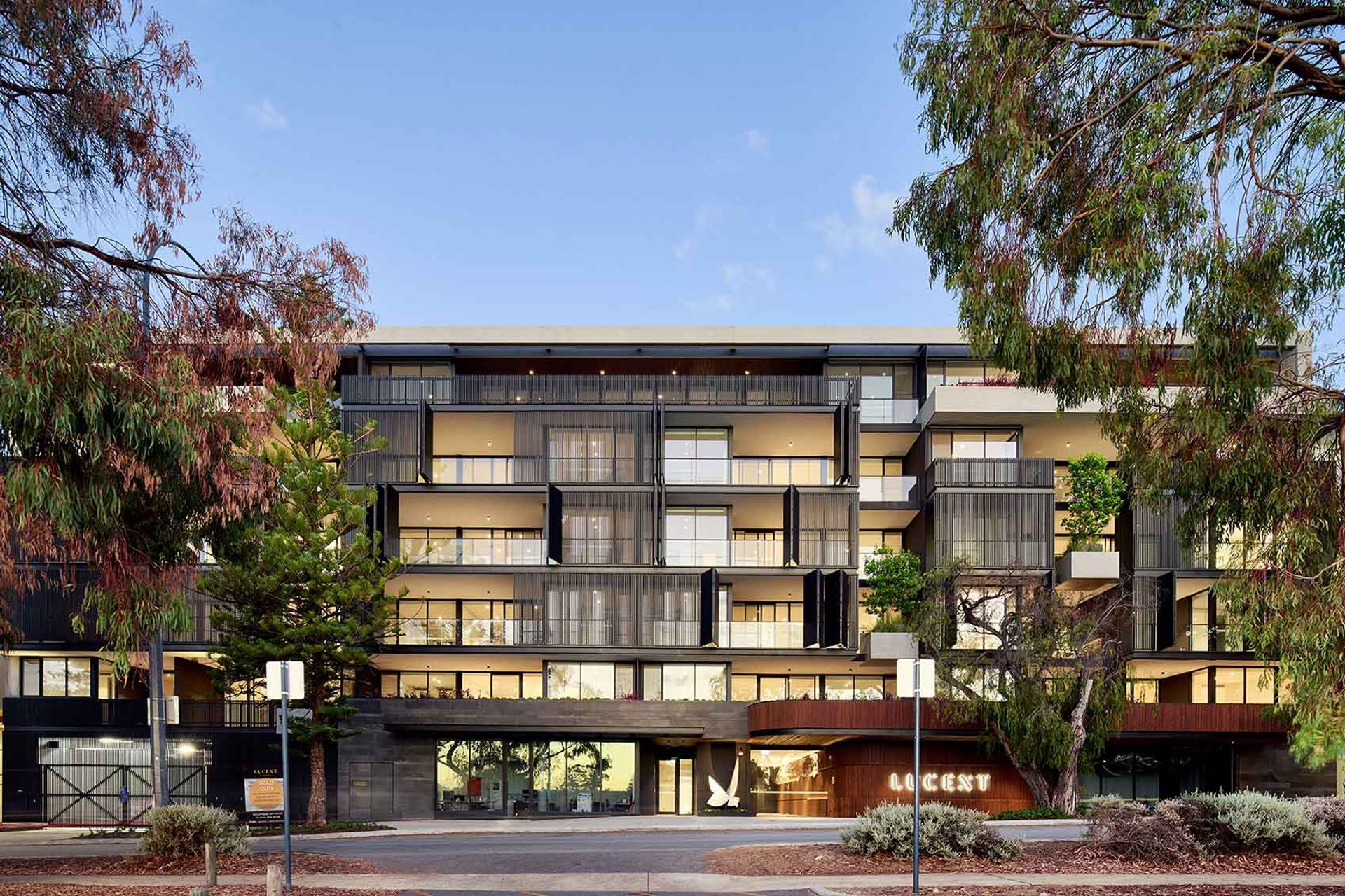 Four Escea DS Series gas fireplaces were installed in the recently completed Lucent Claremont Apartments in Perth, by Hillam Architects. Photography: Joel Barbitta.