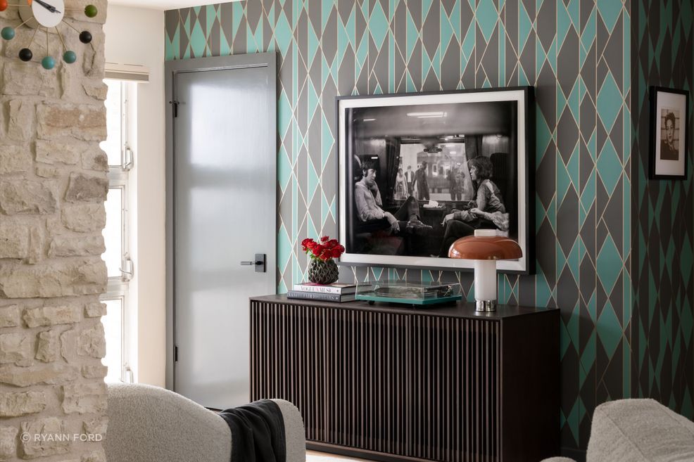10Shoal-Creek-ResidenceFordMedia-Room-ap-compressed.jpg