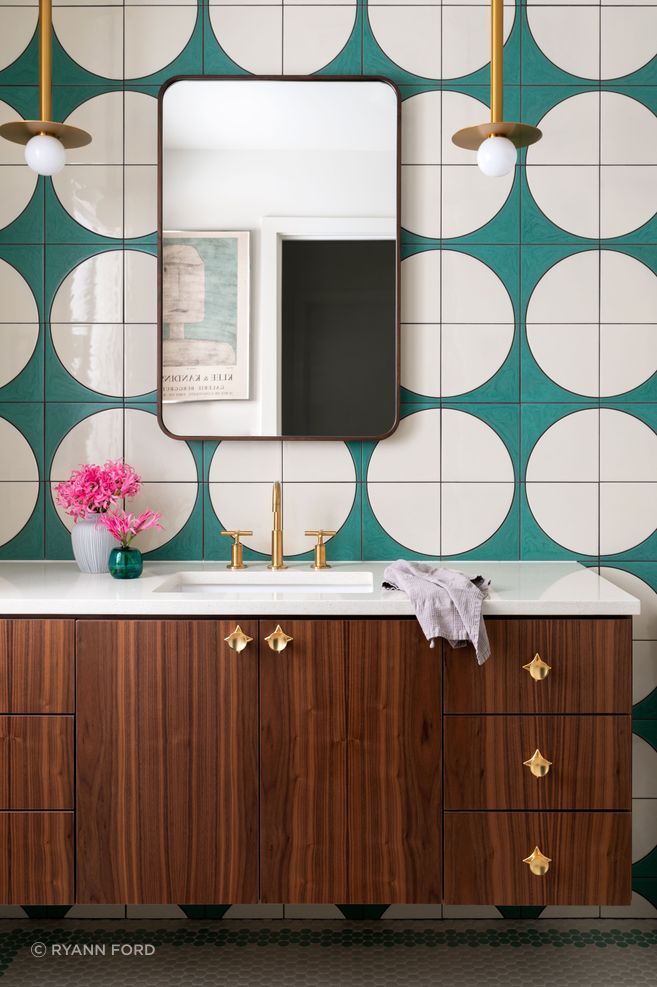 11Shoal-Creek-ResidenceFordPowder-Room-ap-compressed.jpg