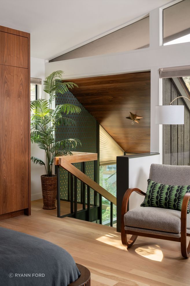 3Shoal-Creek-ResidenceFordBedroom-Sitting-Area-ap-compressed.jpg
