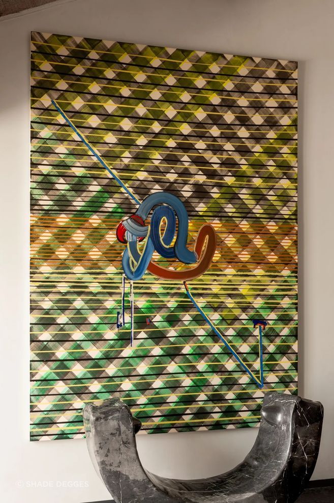 In the foyer, a Juan Uslé painting hangs above an Alma Allen sculpture. Art: Juan Ulsé. Alma Allen.