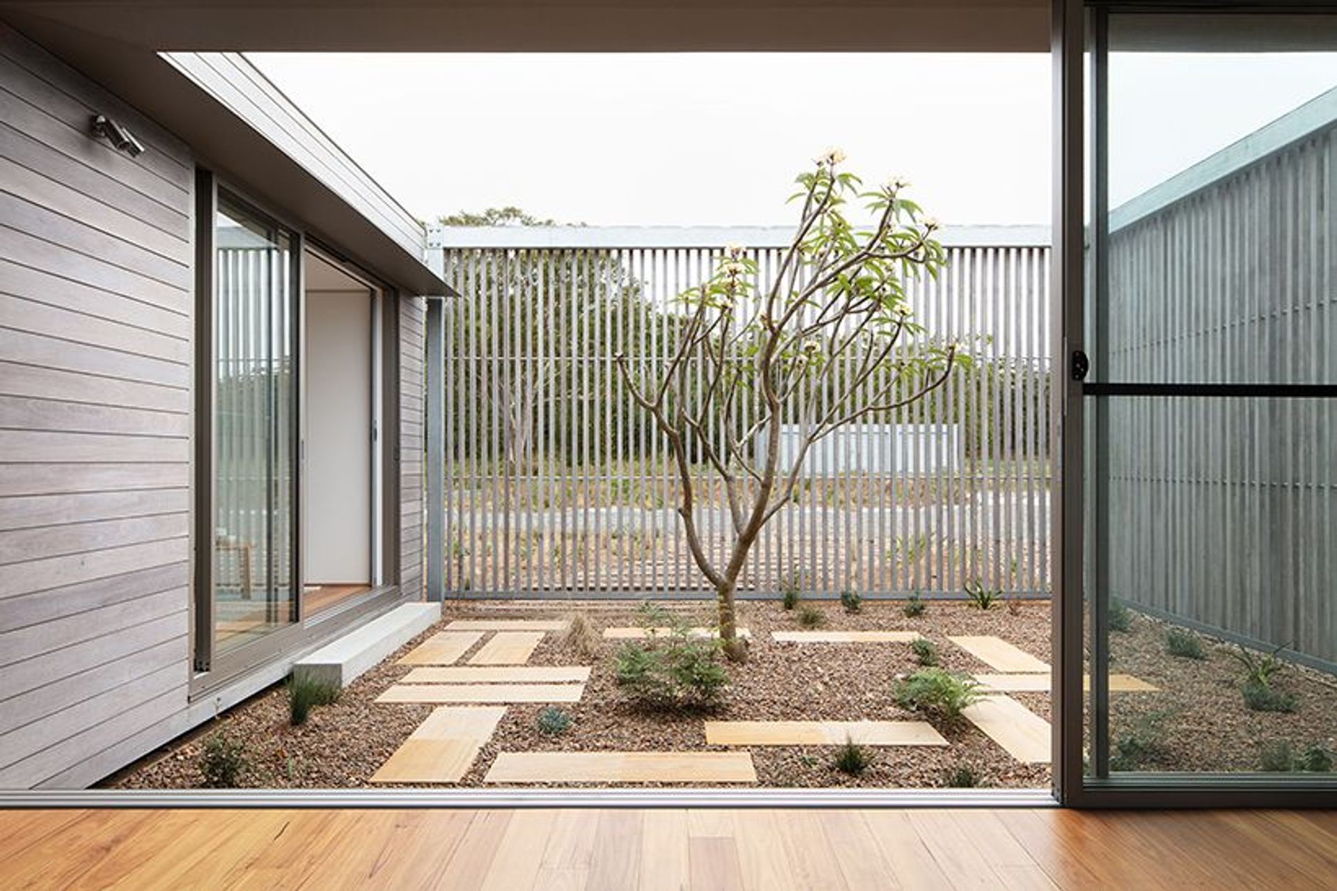 Courtyard House at Mungo Brush / CHROFI