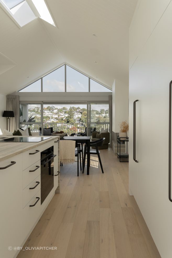 CASC5606-Amato-Creamy-White-Walton-Villas-3-ap-compressed.jpg