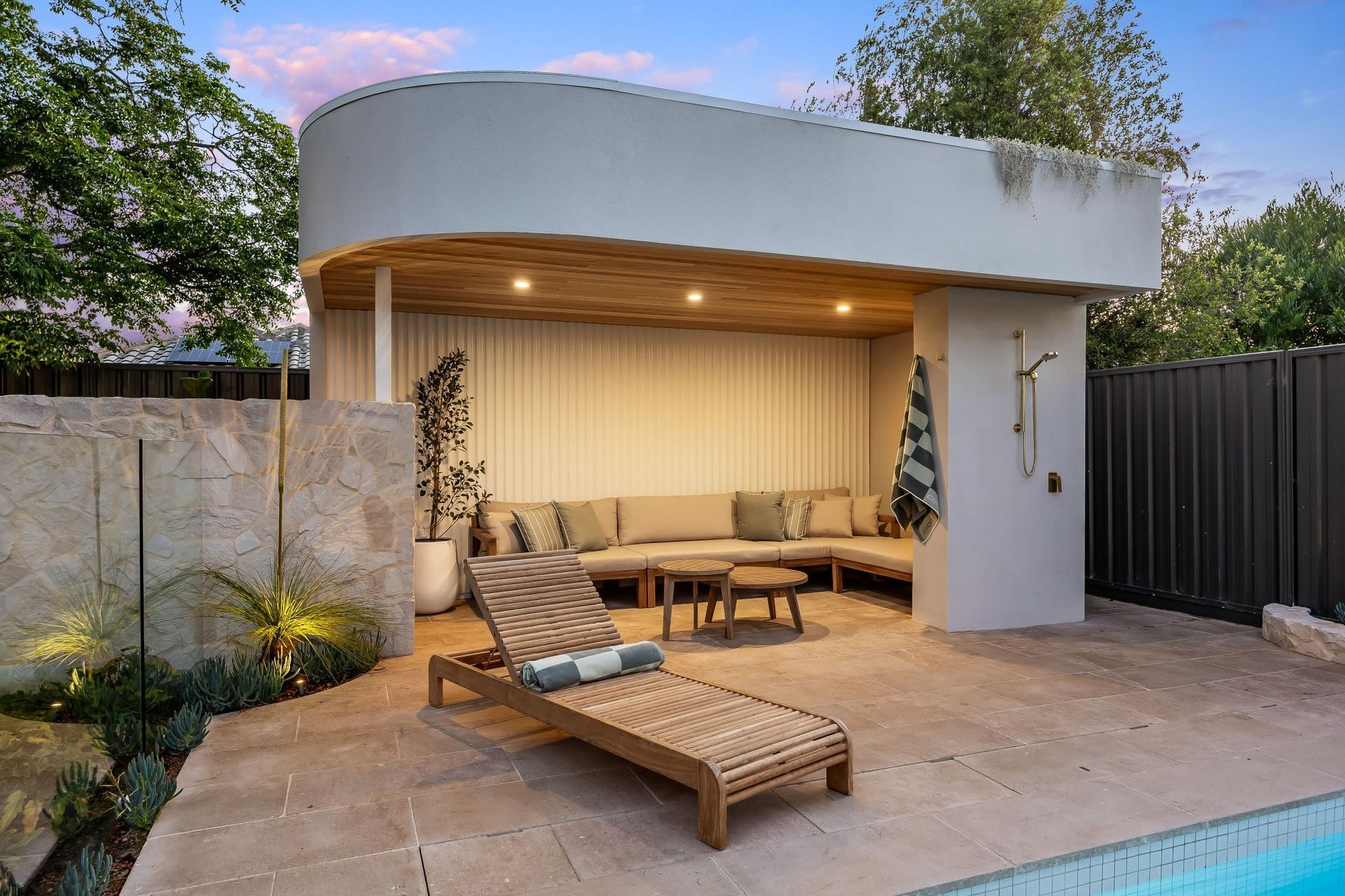 FISK-Backyard-31AAussieUnderCover.jpg