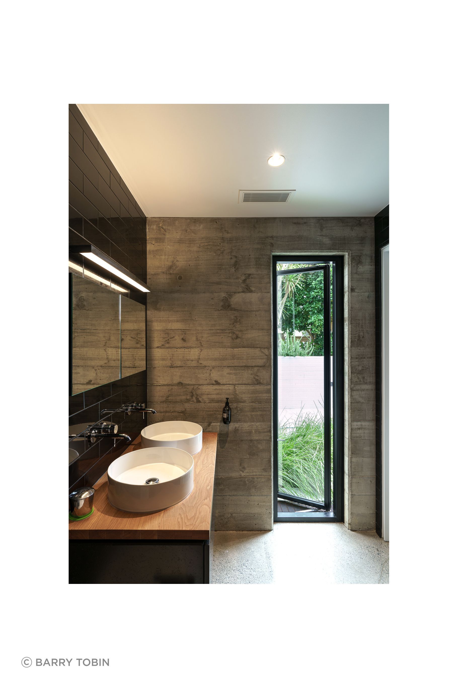 Clive and his wife were in agreement on most decisions. The black tile in the bathroom was the only thing Clive had to convince her of. “It took a while to persuade her but in the end she is very happy with the look."