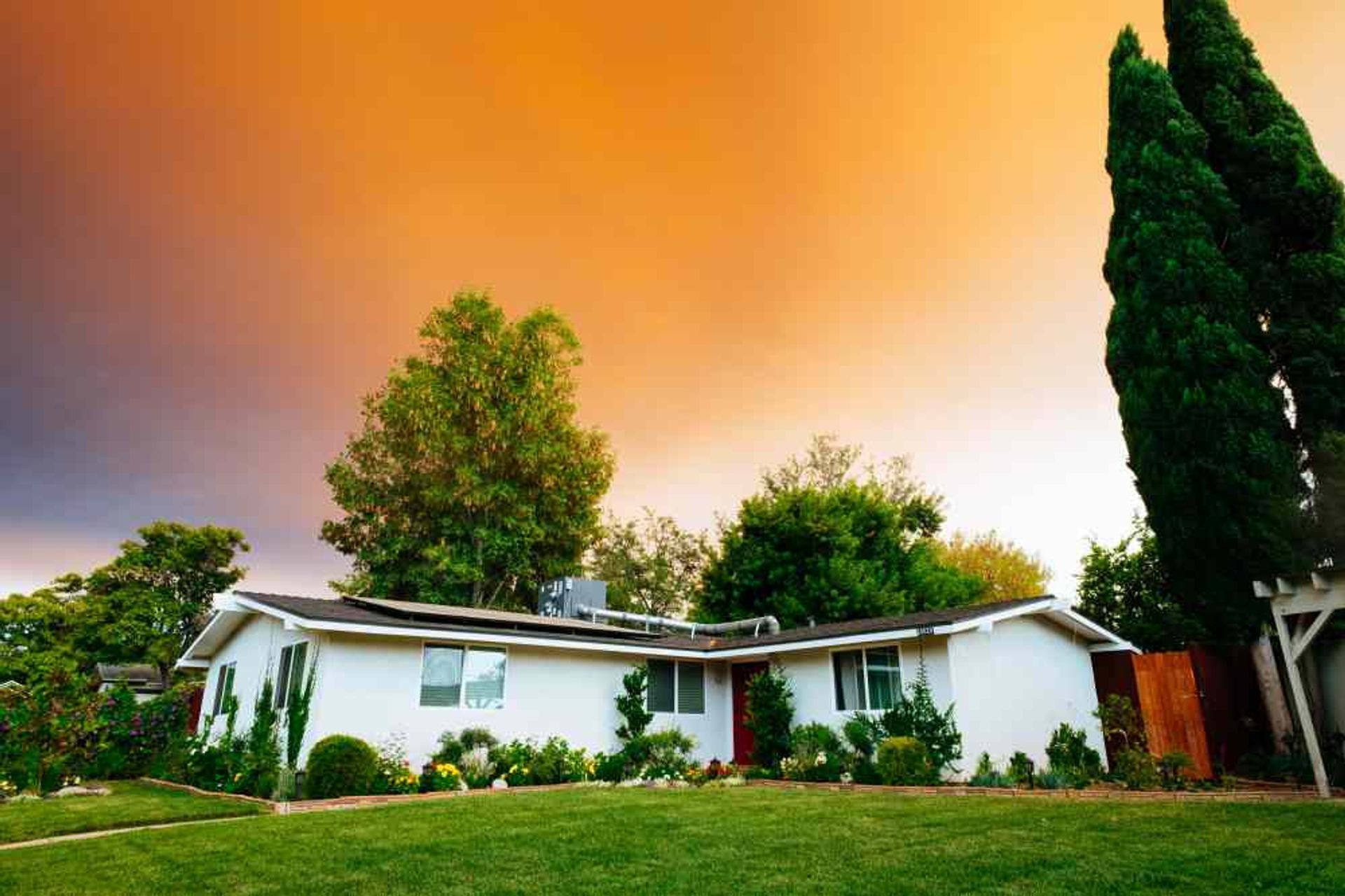 Make Your Airbnb Property the Place to Be this Fall With Professional Landscaping Service