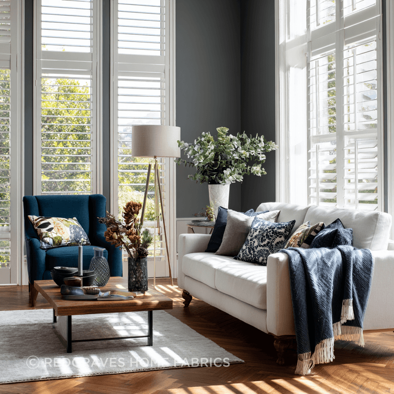 u4174536356Modernloungewithfull-heightwhiteshutterslig28253daa-de5b-4353-ad99-d83a2e6830363.png