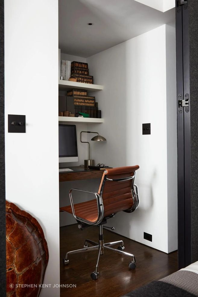 On one side of the sleeping box is a niche that contains Mr. Ingram Jones’s desk. Stephen Kent Johnson/OTTO
