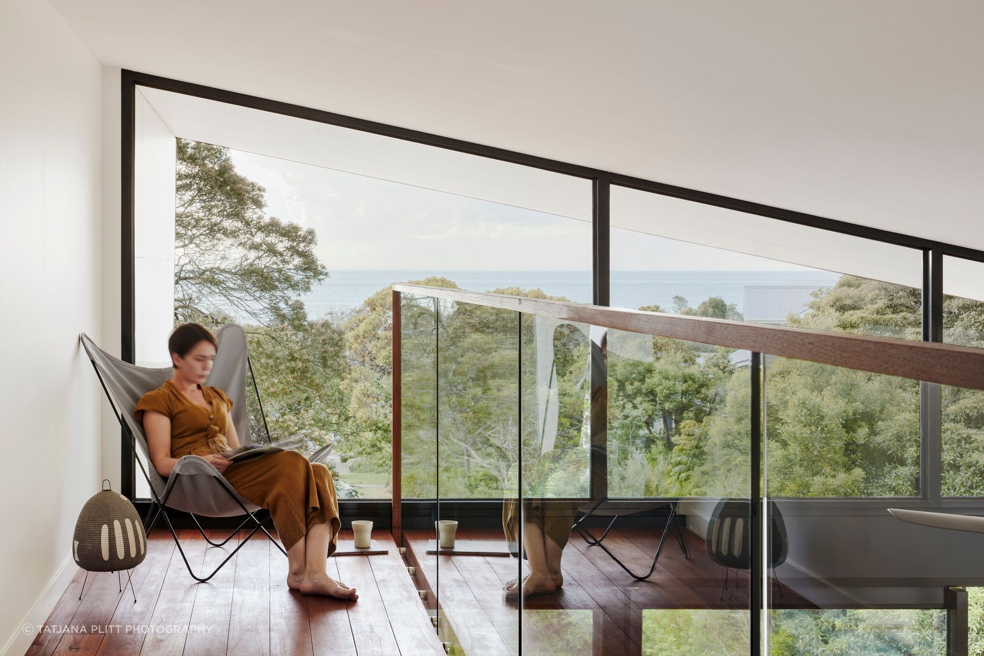 Above the kitchen, a mezzanine level takes advantage of the double-height space.