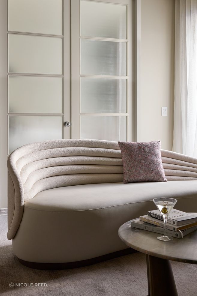 The foyer speaks to the ‘masculine’ aspects of Art Nouveau, while the hotel’s rooms and suites have a more ‘feminine’ feel.