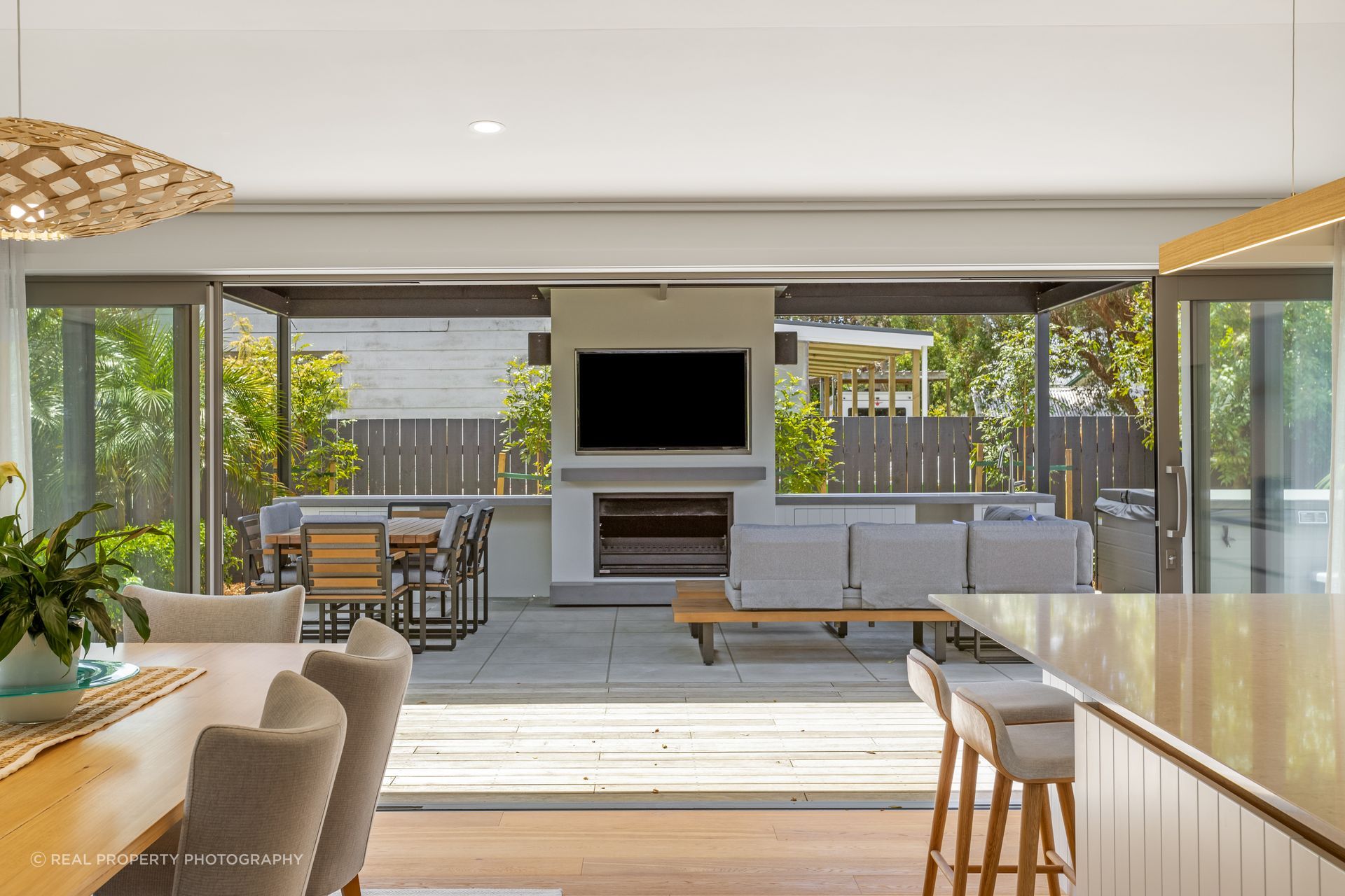 The owners requested indoor and outdoor flow that could accommodate their love for entertaining and outdoor living.