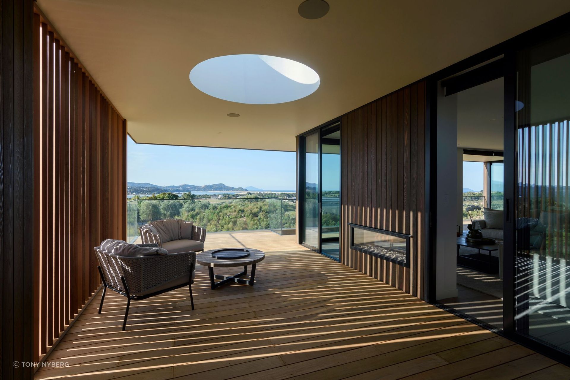 A skylight above the western deck draws light into the area while cedar fins create changing patterns throughout the day.