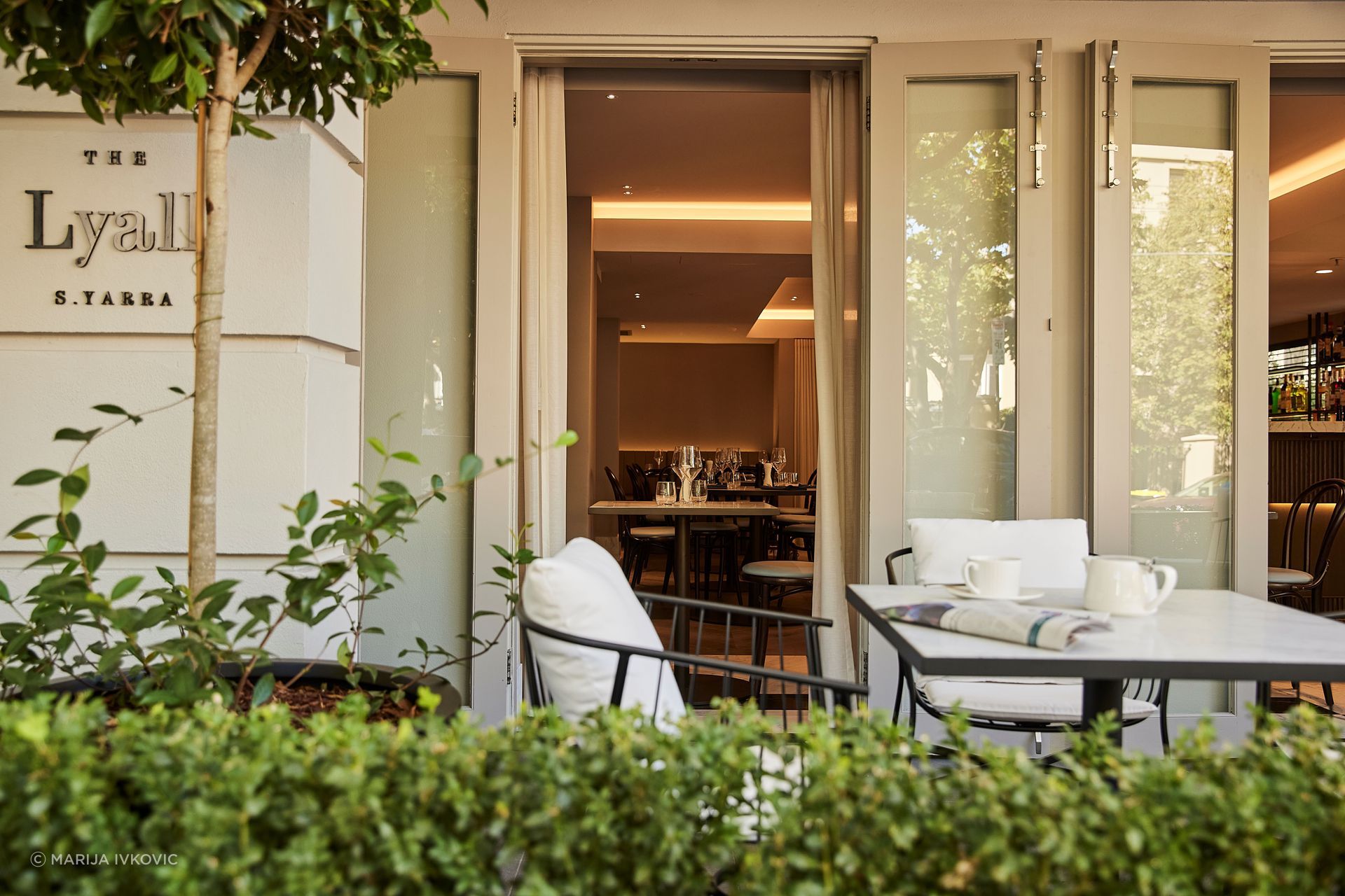The entry to The Lyall passes by the al fresco dining area, leading guests into the soft lighting and serene colour palette that is the foundation of the luxurious yet cosy feeling throughout the hotel.