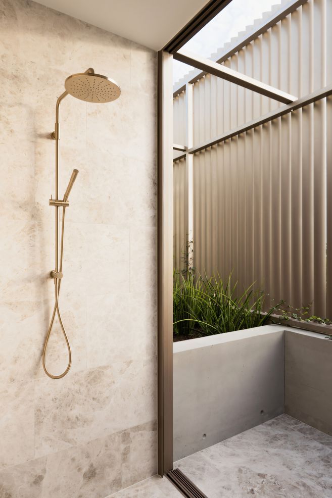 In the master en suite the floor to ceiling glazing connects the space directly with the outdoors.