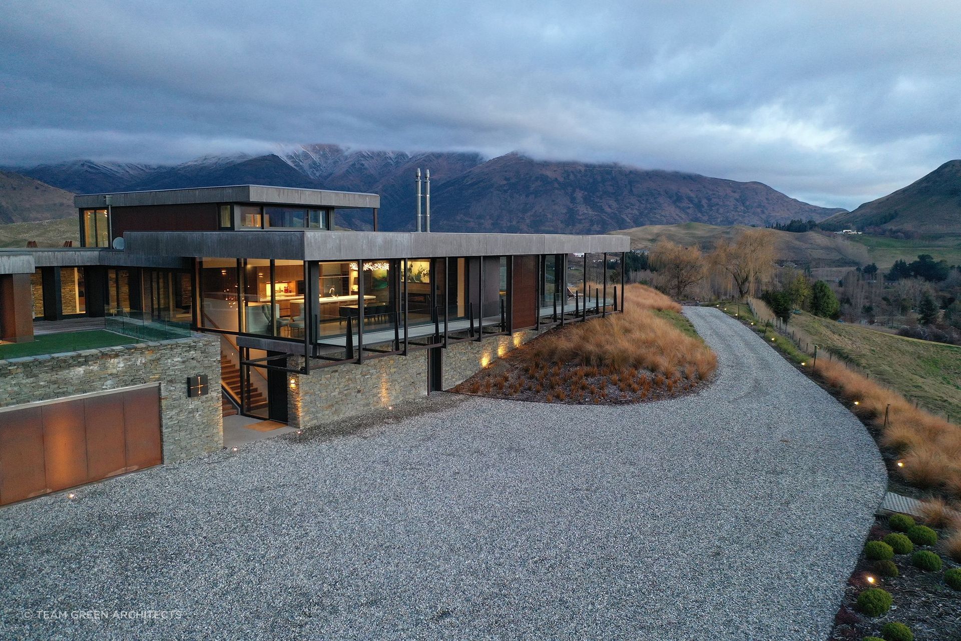 This sustainable family home effortlessly complements its stunning surroundings. Photography: Sam Hartnett