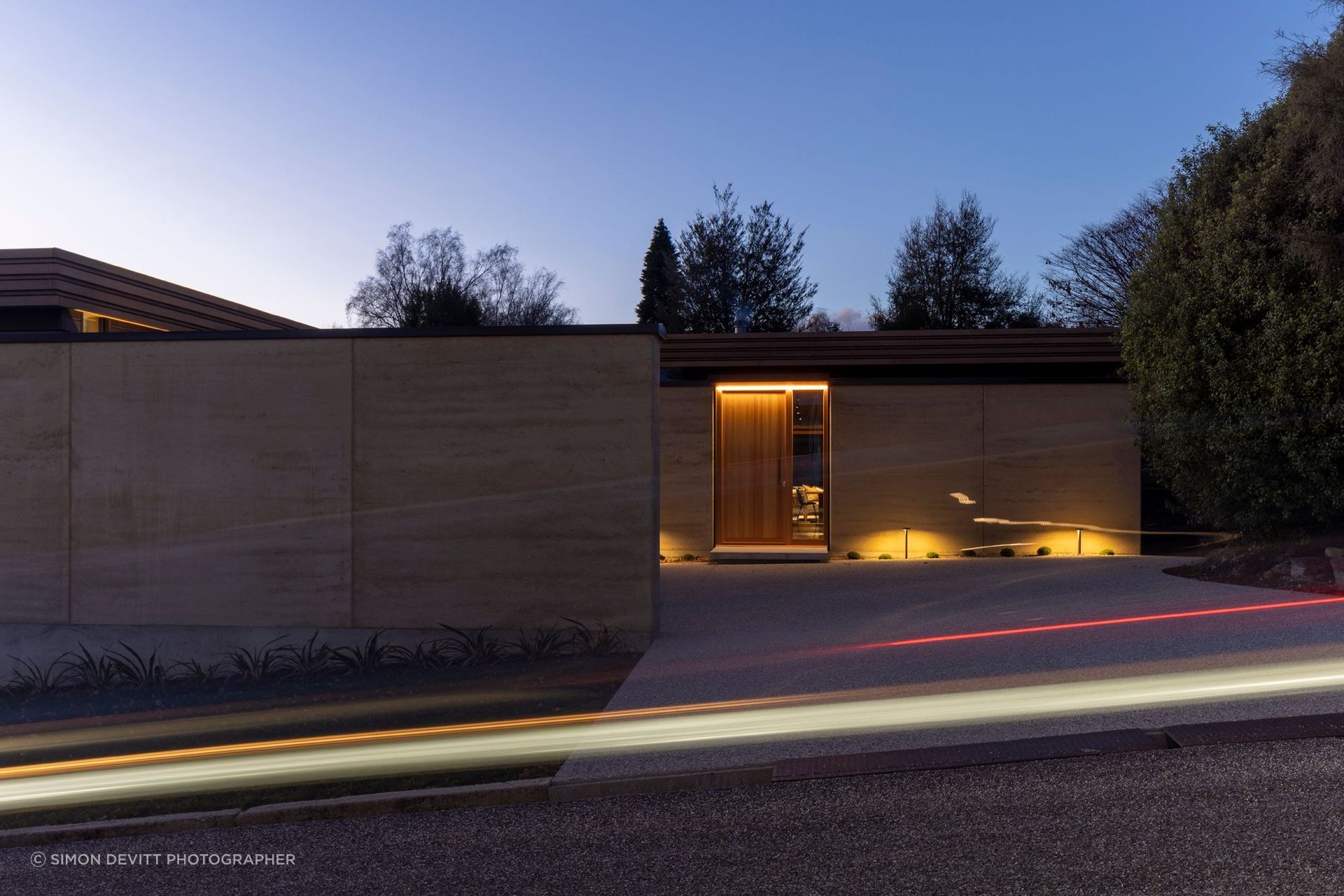 The south face of Winding Roof House, secluded from the streetscape. | Photographer: Simon Devitt