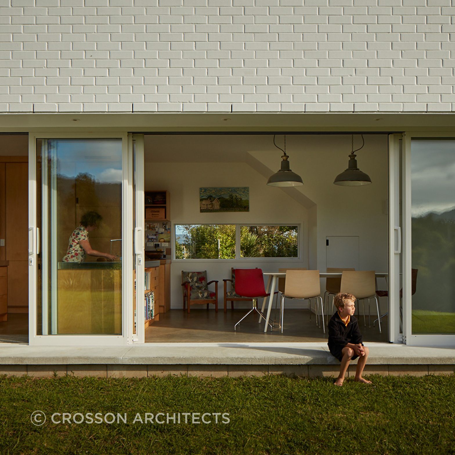 Sentinel-House-Crosson-Architects-outdoor-living-space.jpg