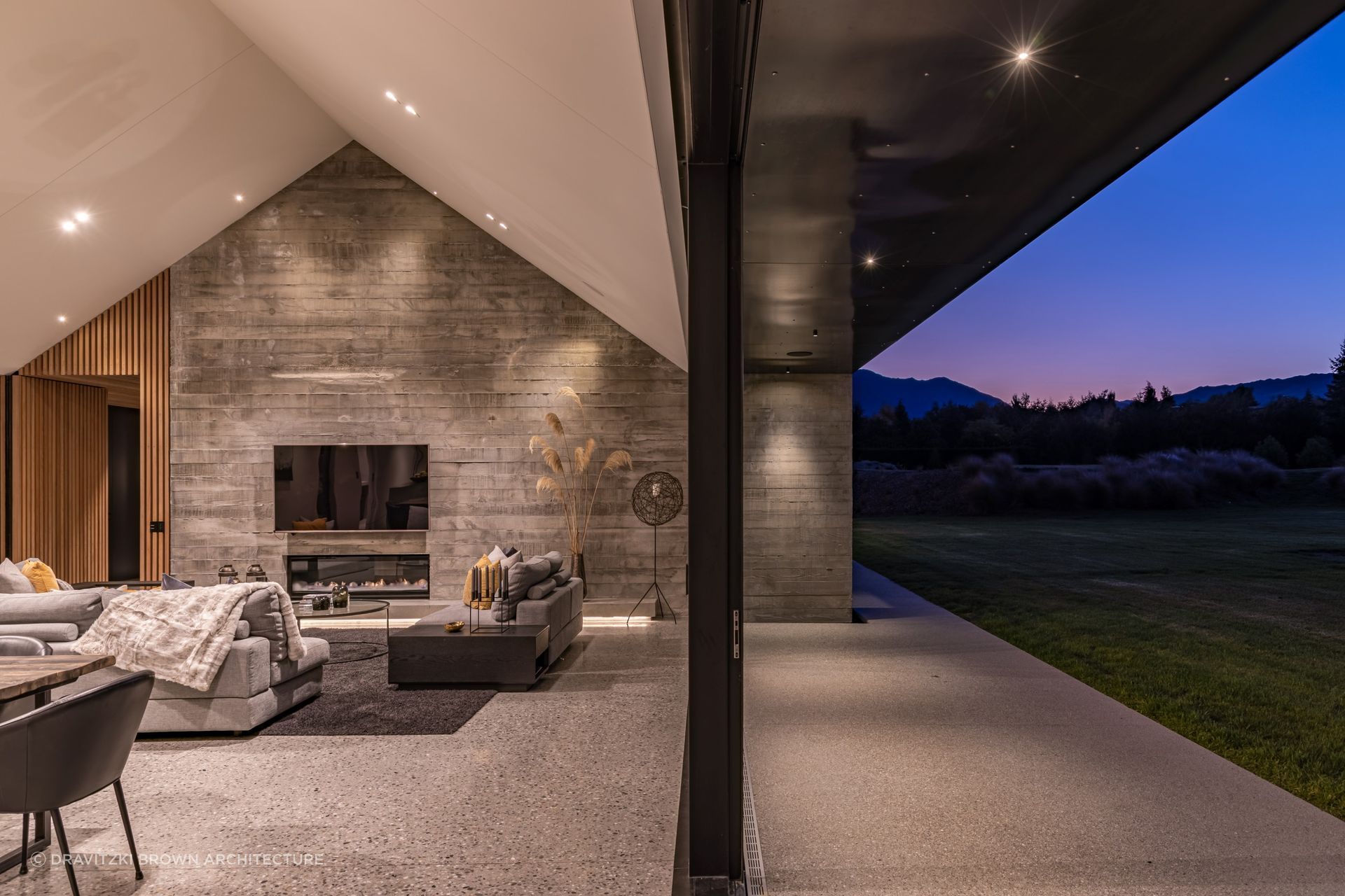 A strong use of concrete and cedar help establish a modern, industrial look. | Photography: Alister Brown