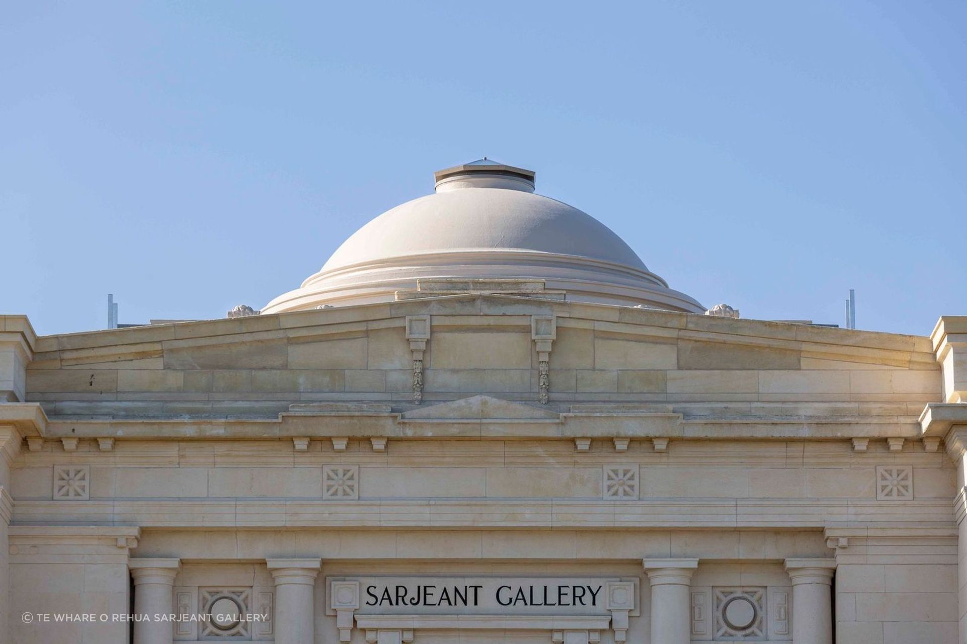 The DUOTHERM system offerse tremendous design flexibility making it ideally suited to large-scale projects.