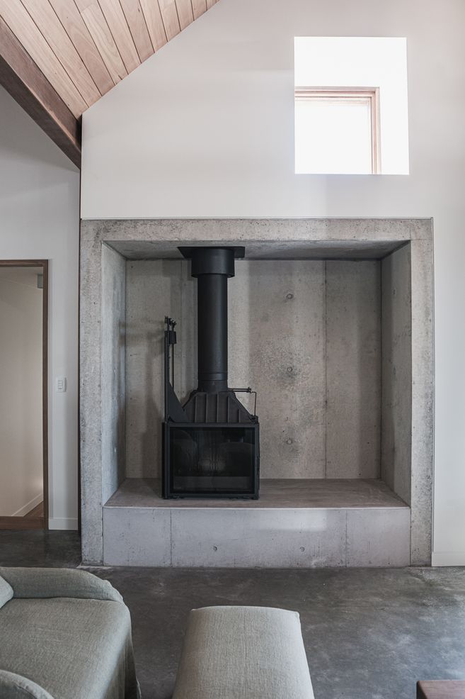 An eco-responsive home that nurtures connection between friends and family