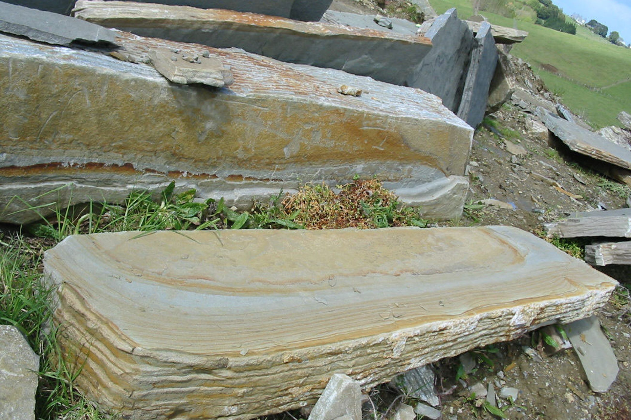 Paradise Stone Slabs and Feature Rocks