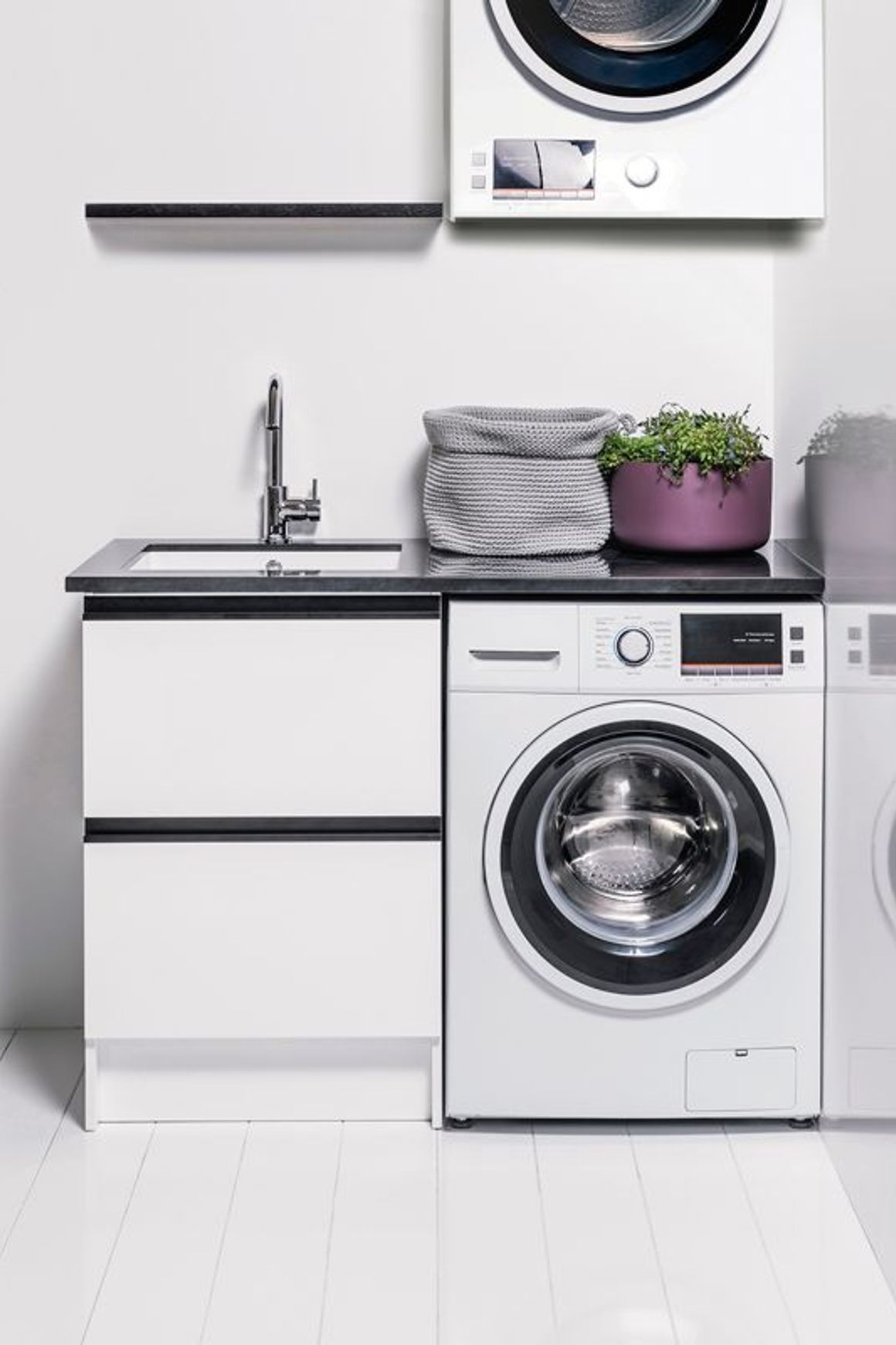 600 Laundry Cabinet
