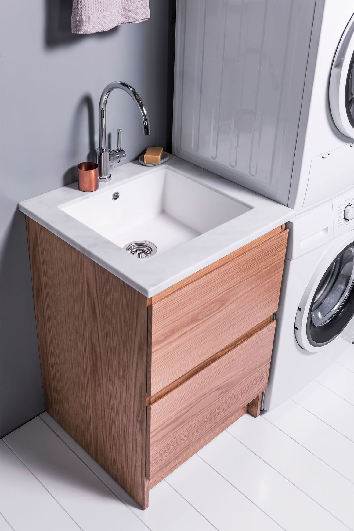 600 Laundry Cabinet