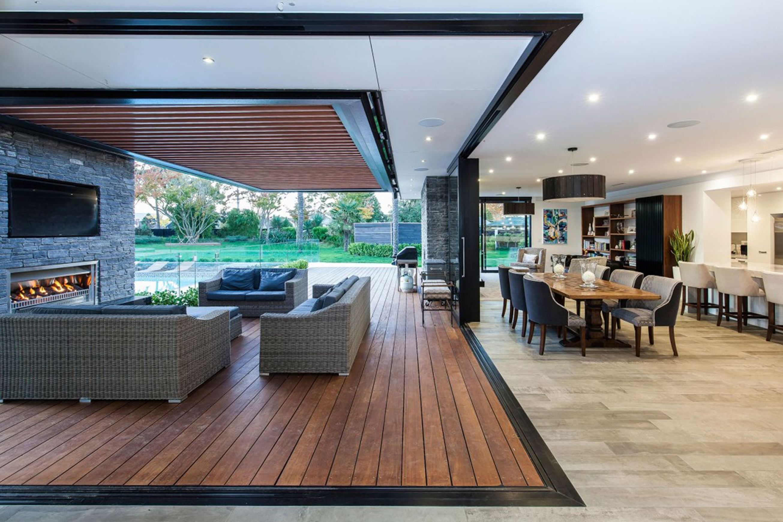 Aura Flued Outdoor Fireplace | 900mm
