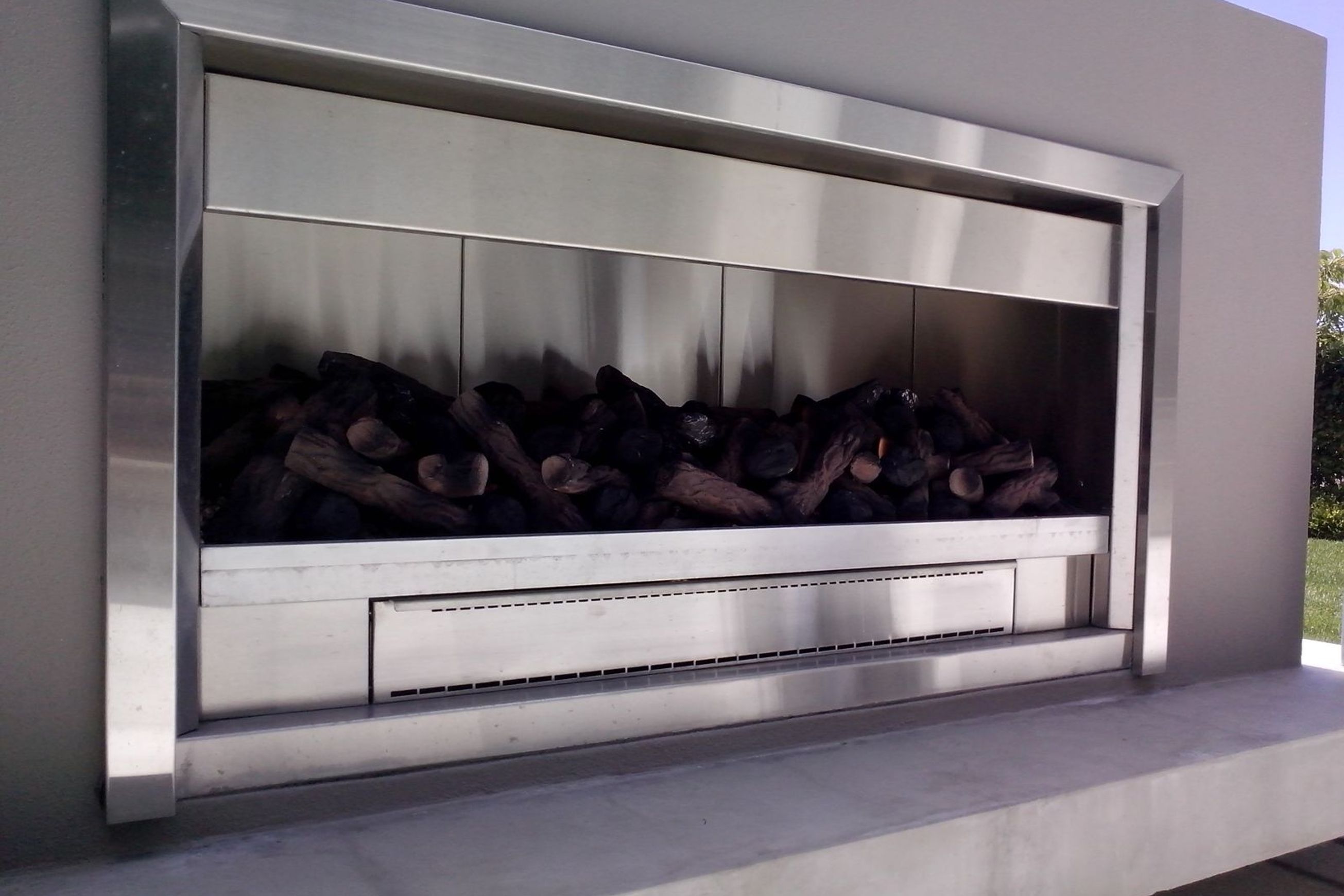Aura Flued Outdoor Fireplace | 900mm