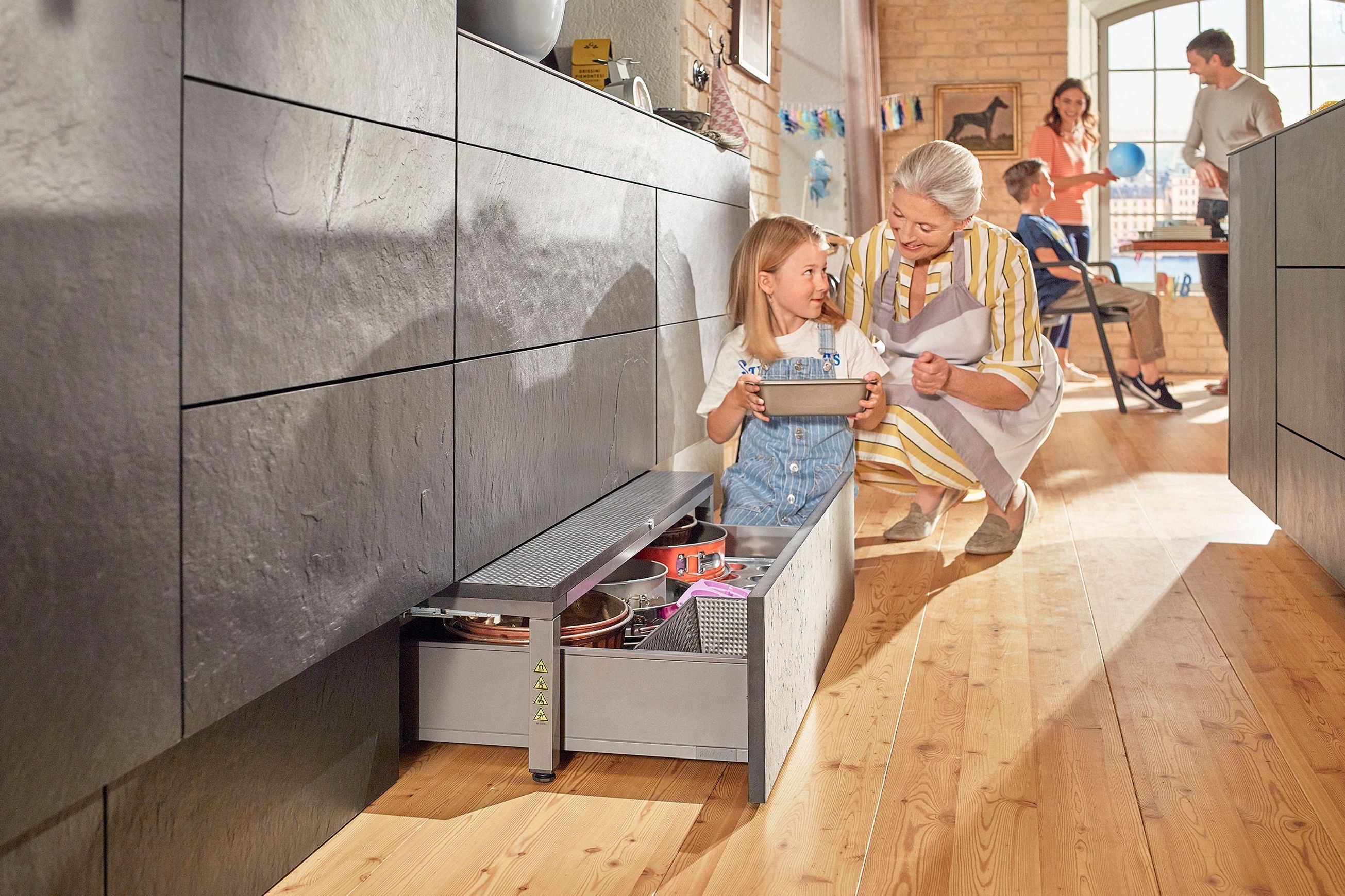 SPACE STEP - Cabinet Application