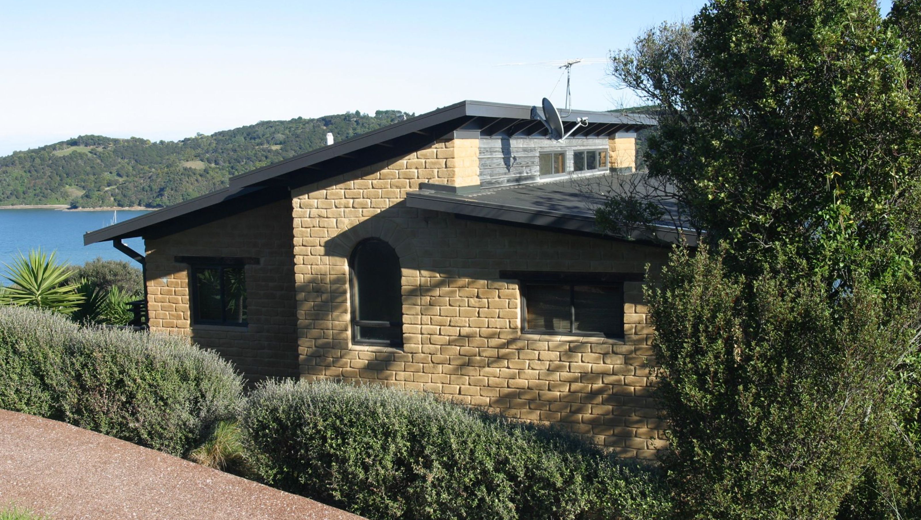 Burrell Road Earth Home
