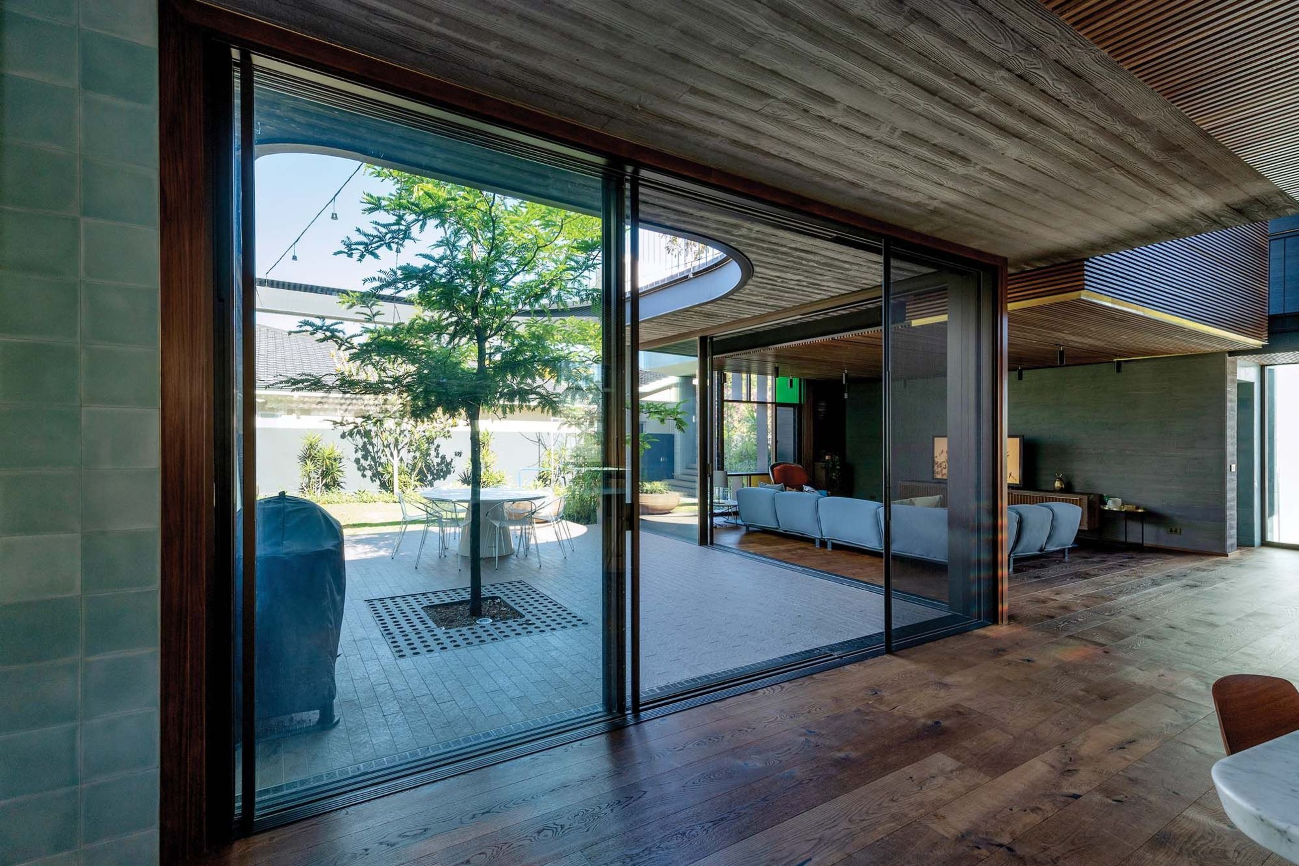 Centor S4 Retractable Insect Screen System