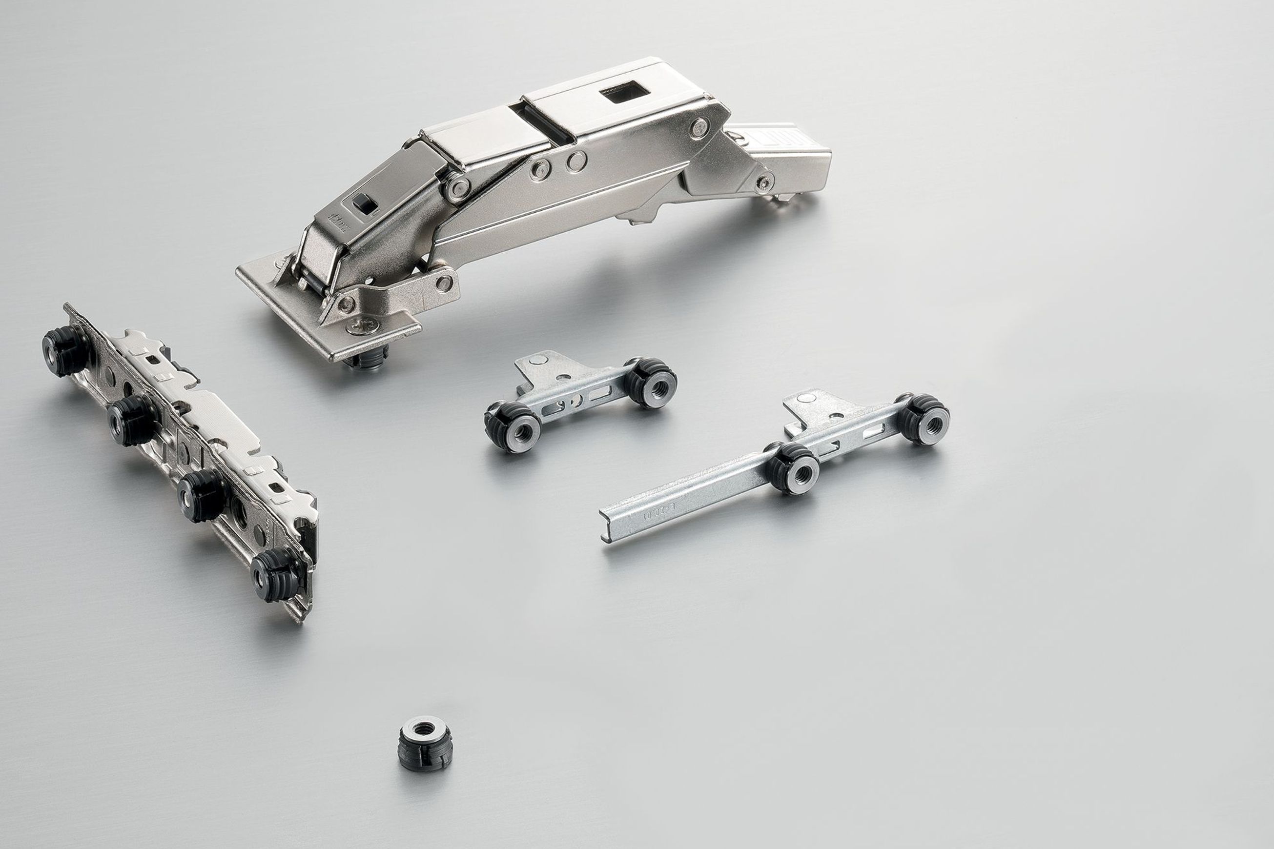EXPANDO T – fixing system for thin fronts