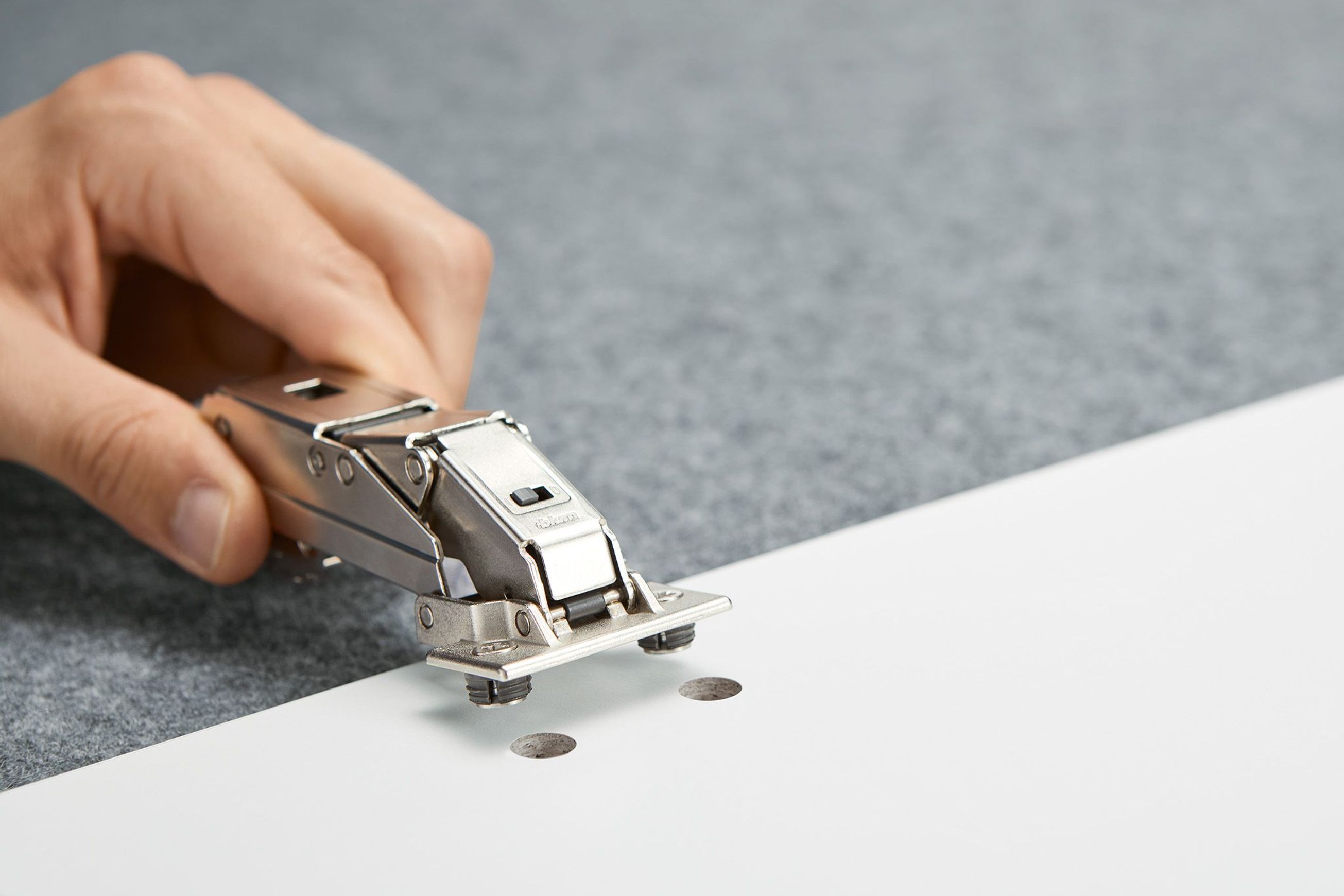 EXPANDO T – fixing system for thin fronts