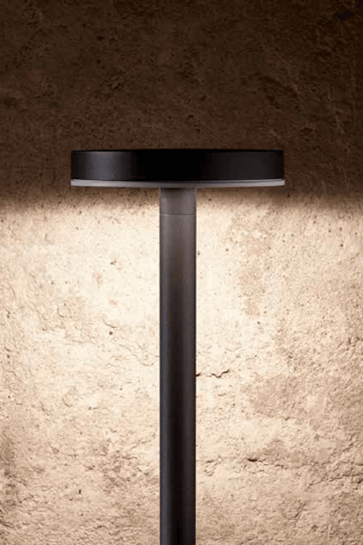 EKLEIPSIS Outdoor Bollard Lamp by Cariboni