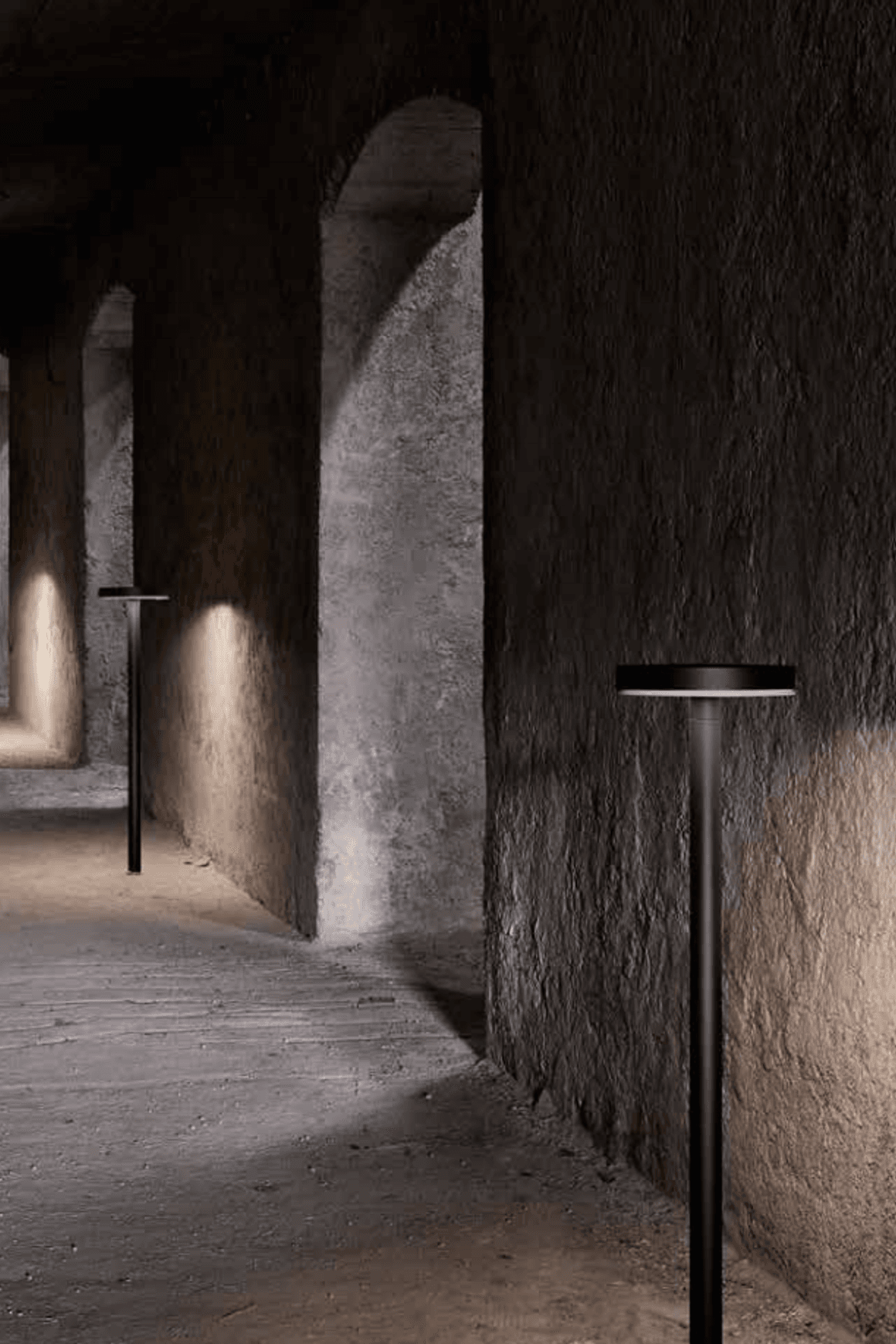 EKLEIPSIS Outdoor Bollard Lamp by Cariboni