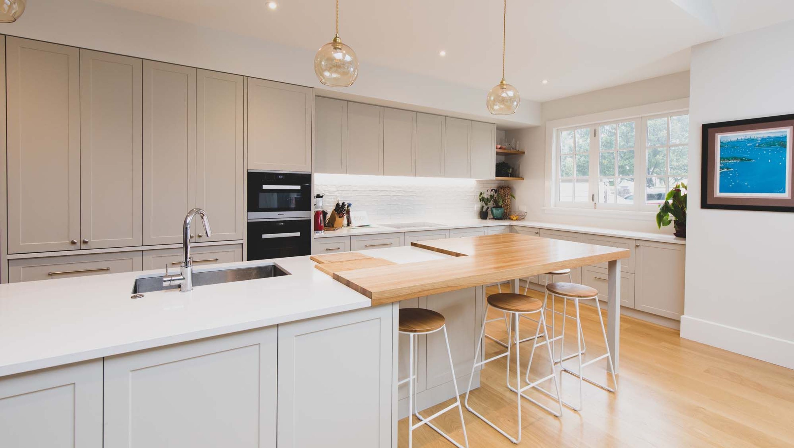 Expansive Country Kitchen