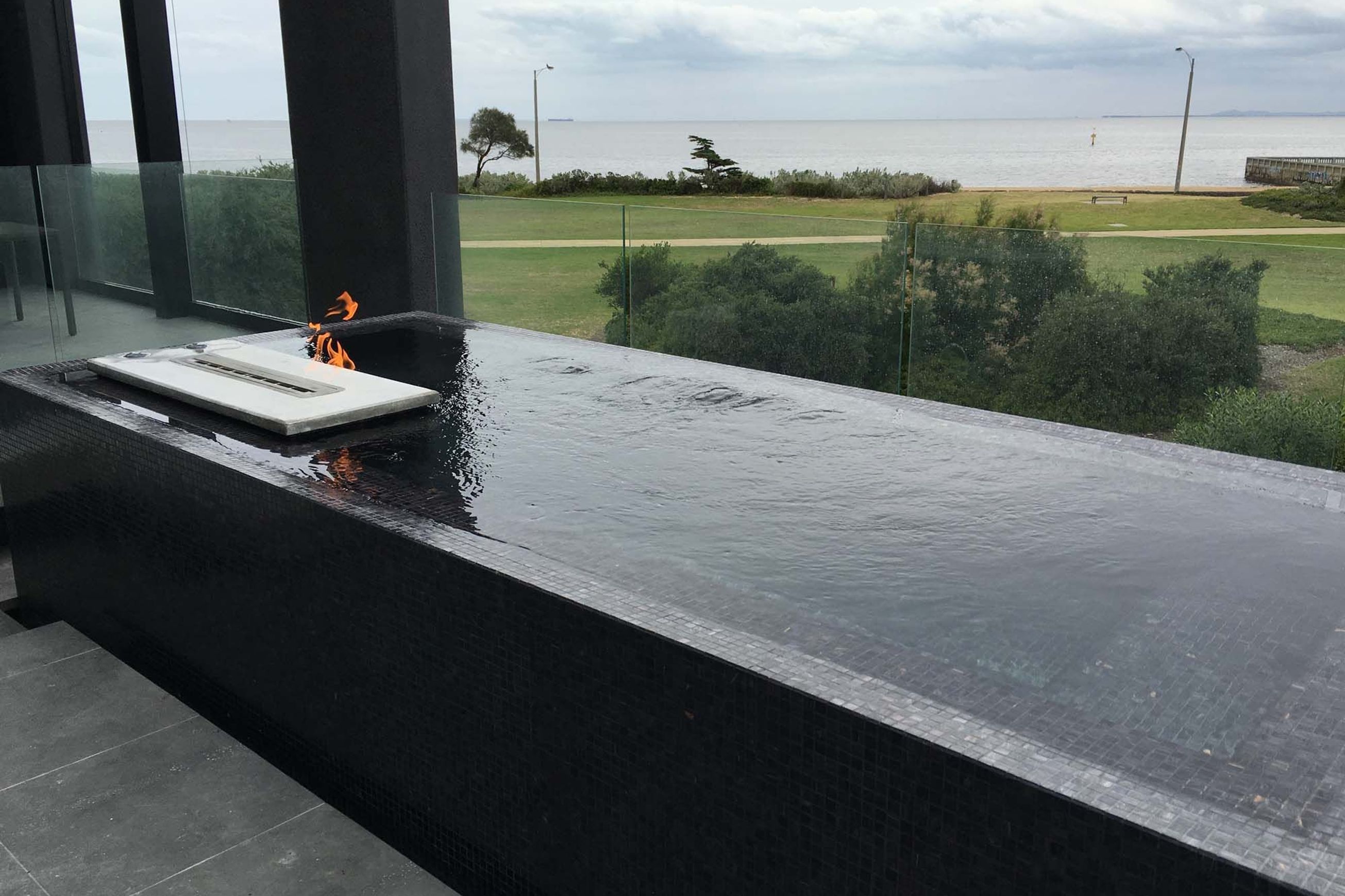 Icon Fires SB800 Biofuel Fireplace