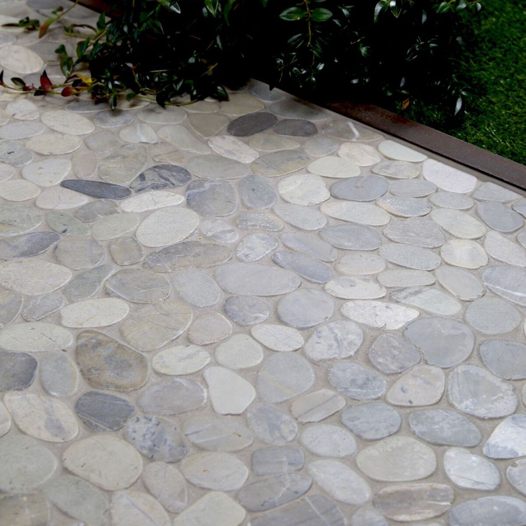 Level Pebble Tile