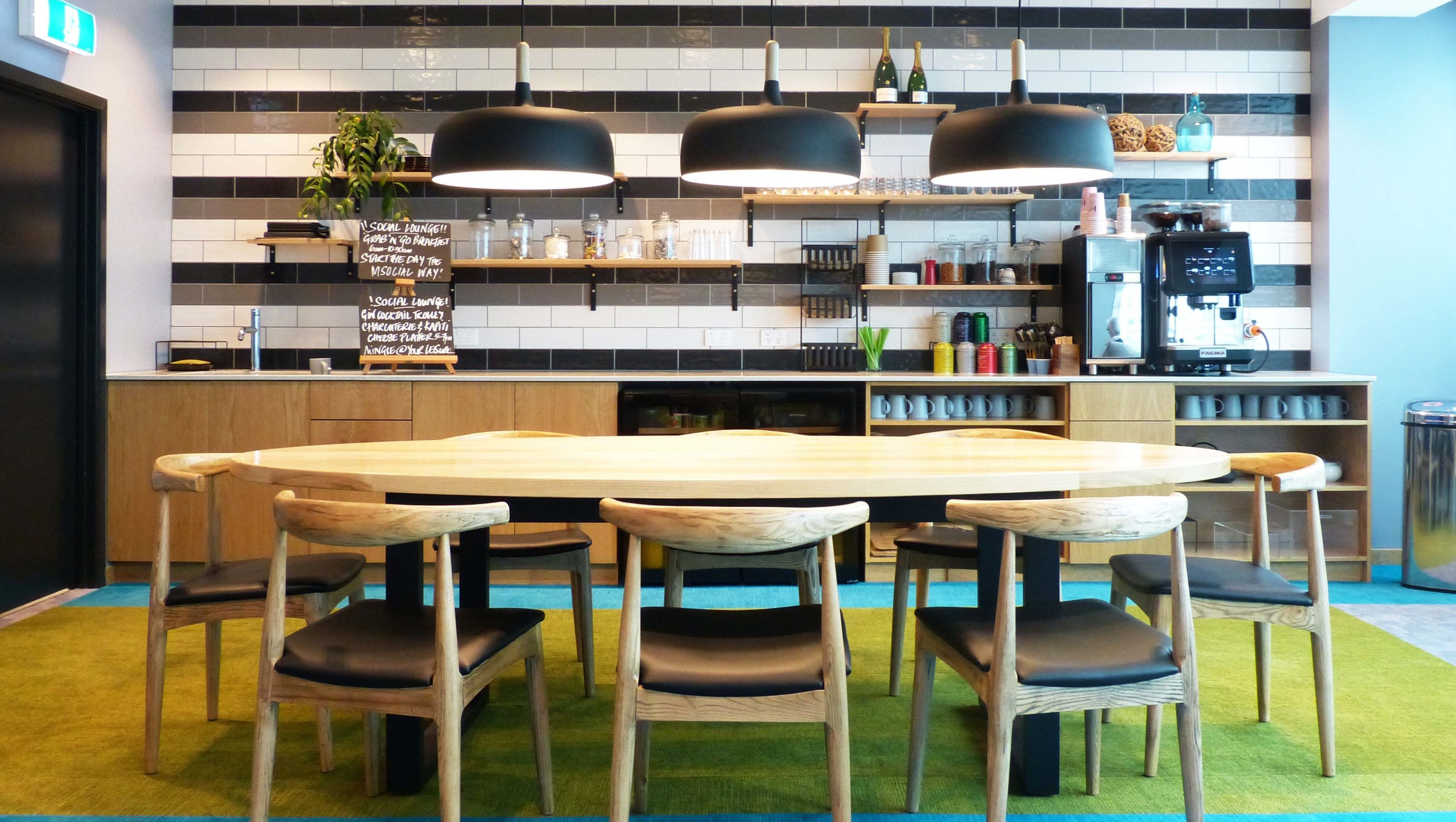 MSocial Rooms & Lounge