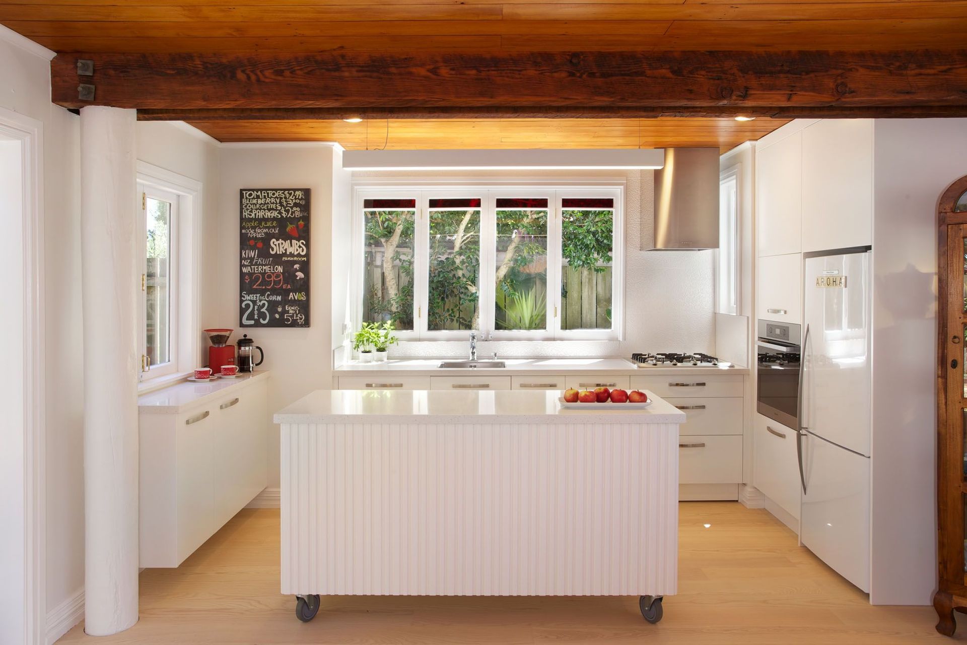 Claiming to own “the worst corner cupboard in Auckland” and knowing their small kitchen could be better designed, these clients engaged Toni to work her magic in their compact down-sized home.  They requested a “smarter”, more efficient kitchen for their 
